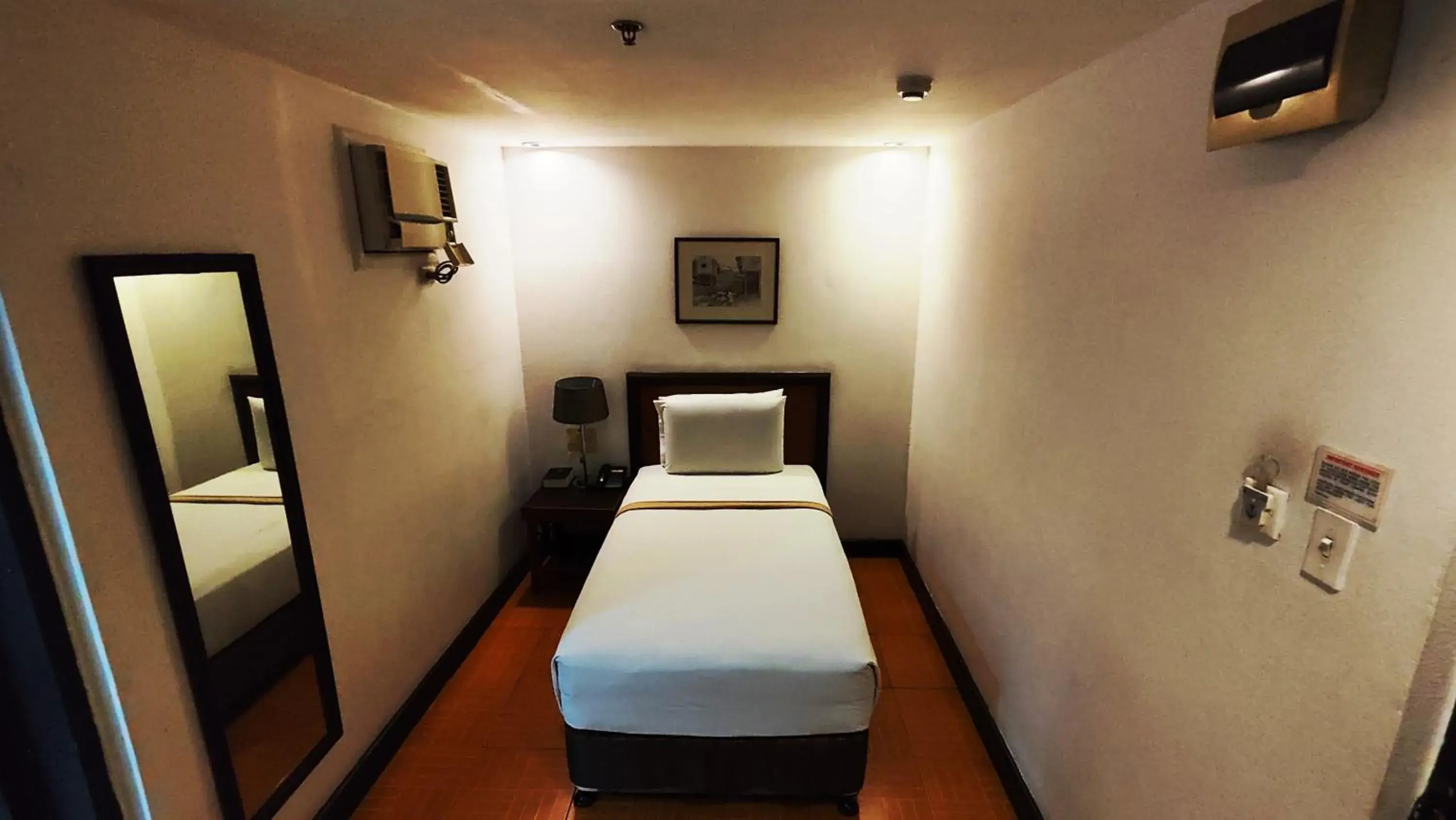 Standard Single Room in Rajah Park Hotel by Hiverooms Standard Single Room in Rajah Park Hotel by Hiverooms