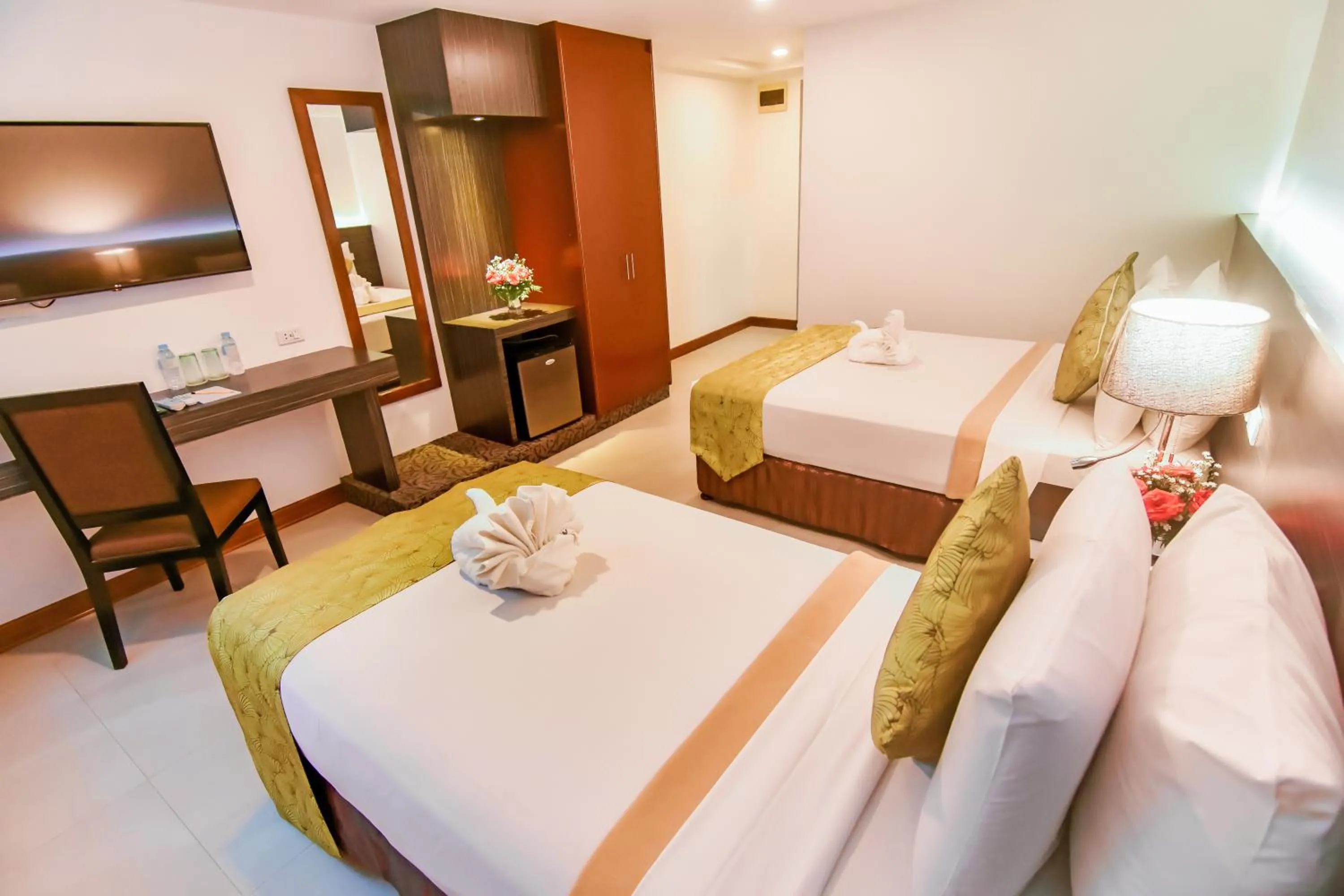 TV and multimedia, Bed in Rajah Park Hotel by Hiverooms