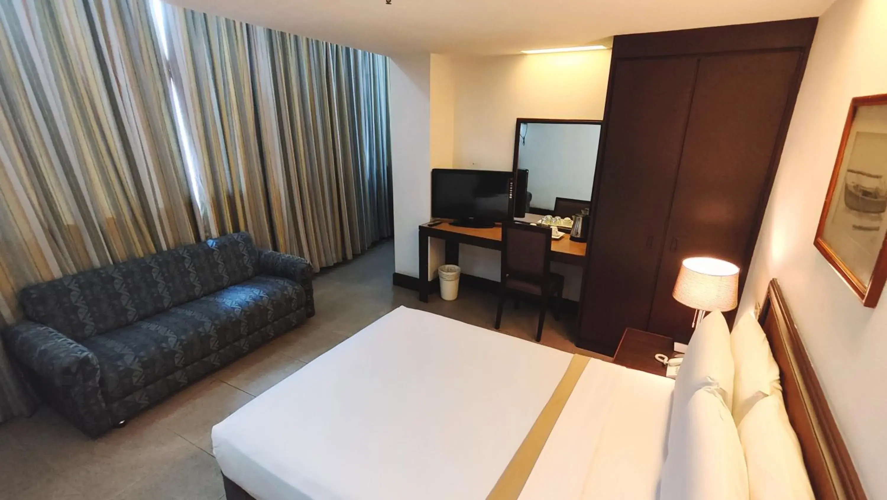 Bed in Rajah Park Hotel by Hiverooms Bed in Rajah Park Hotel by Hiverooms