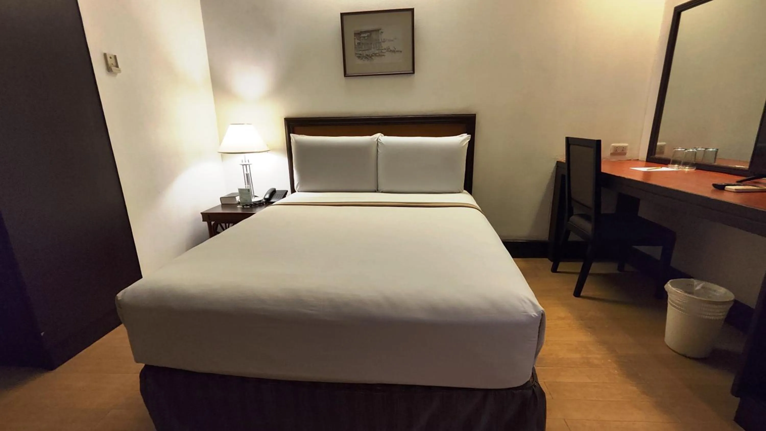 Bed in Rajah Park Hotel by Hiverooms