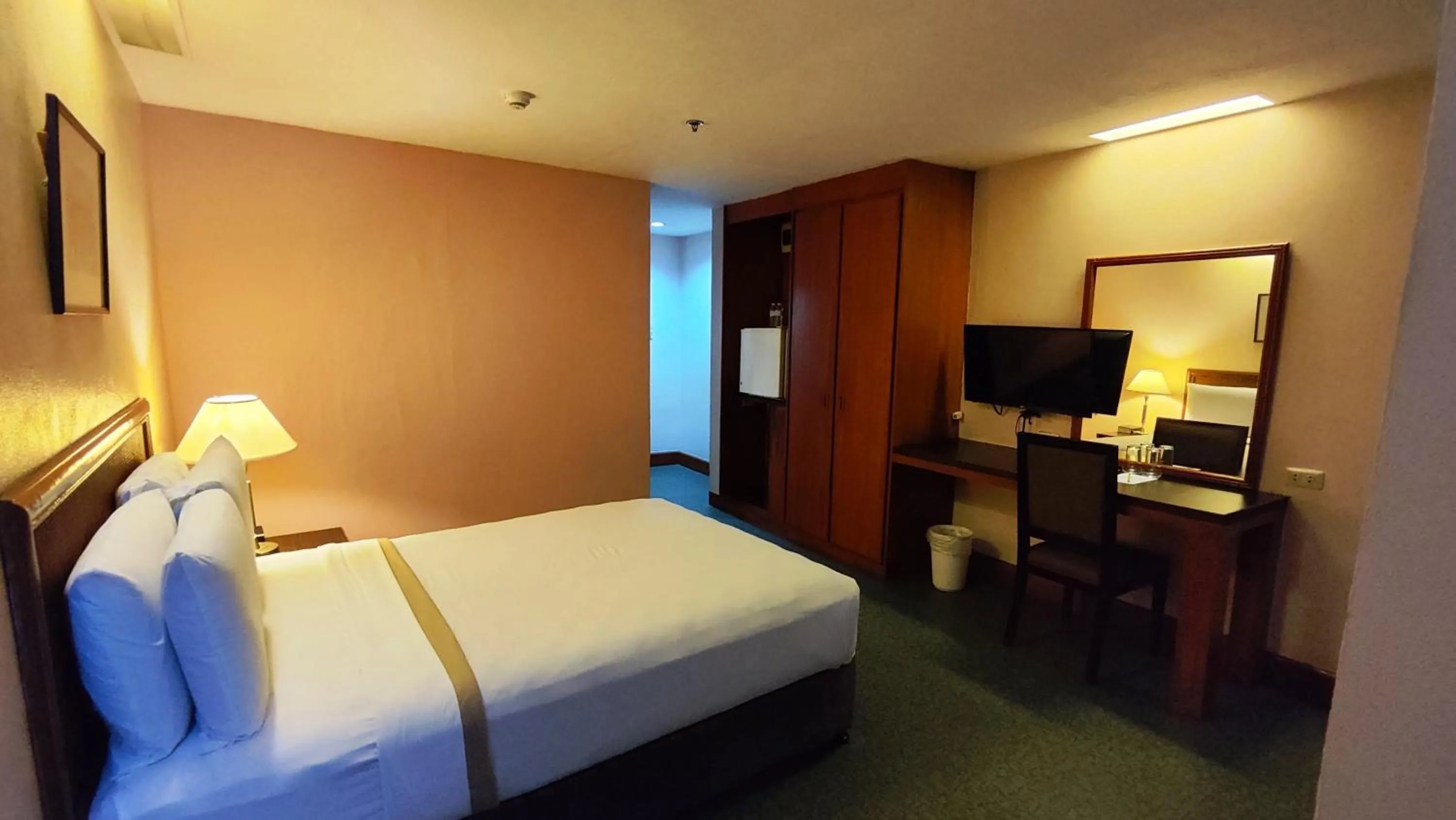 Bed in Rajah Park Hotel by Hiverooms