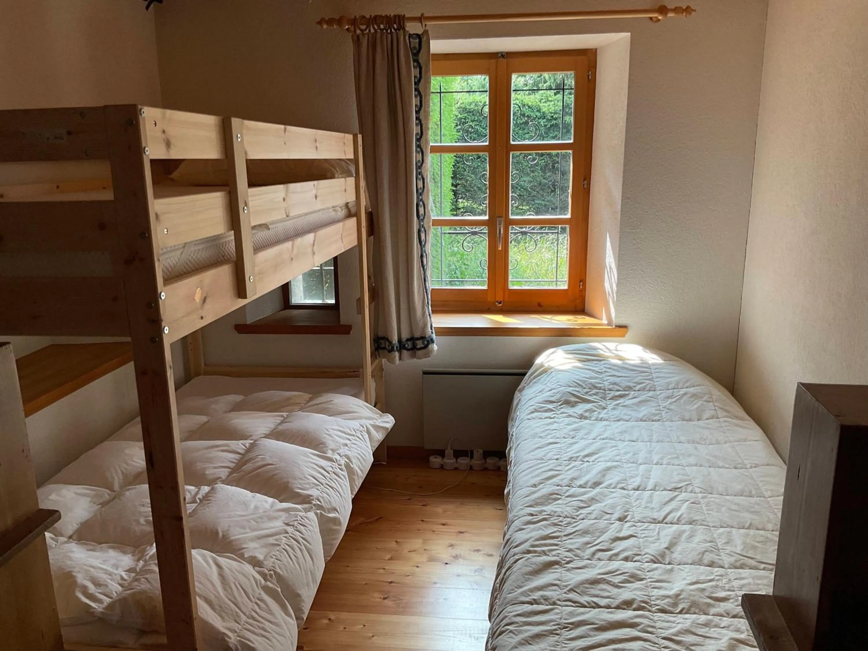 Bed in Hotel les Touristes