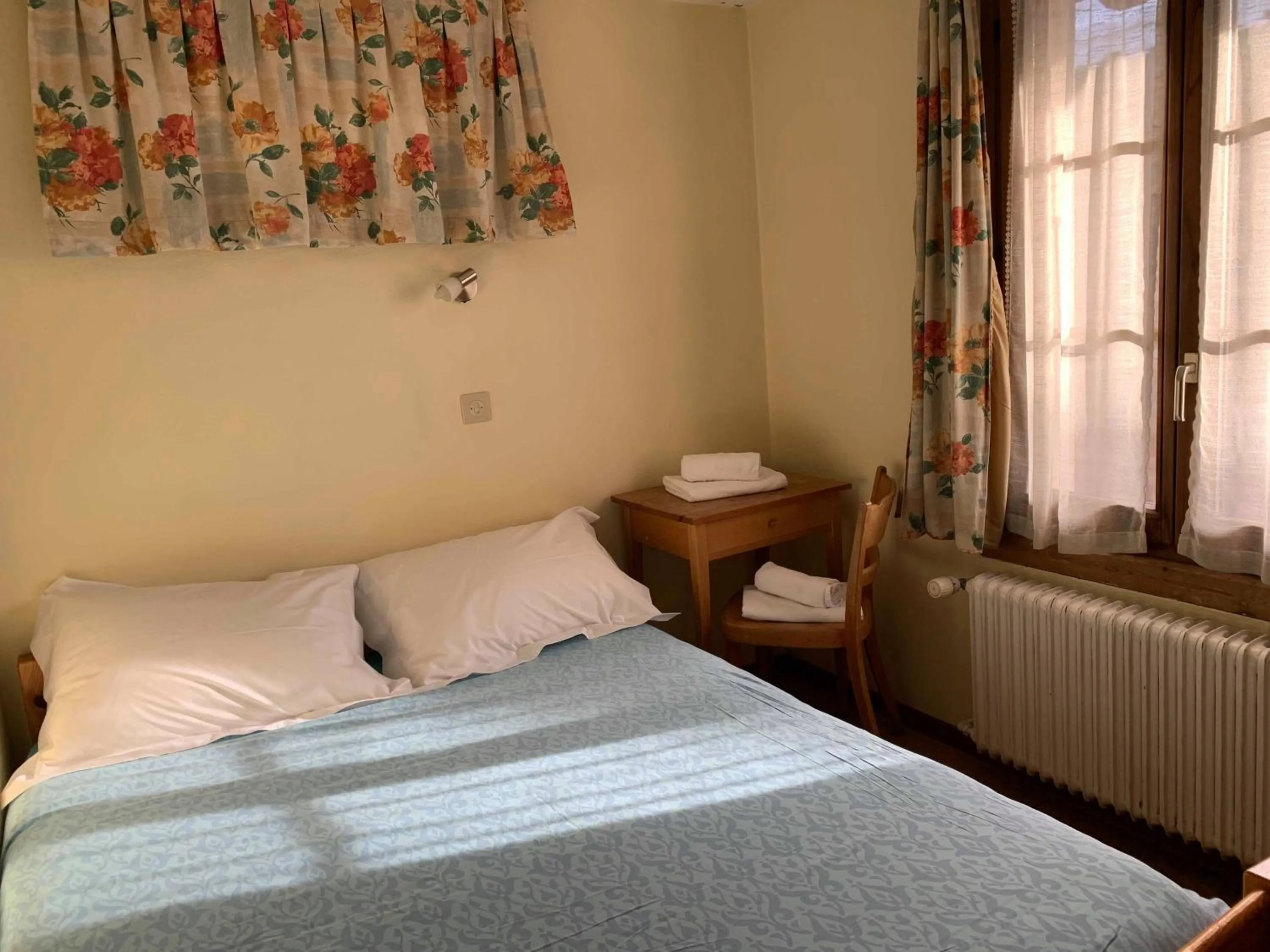 Photo of the whole room in Hotel les Touristes