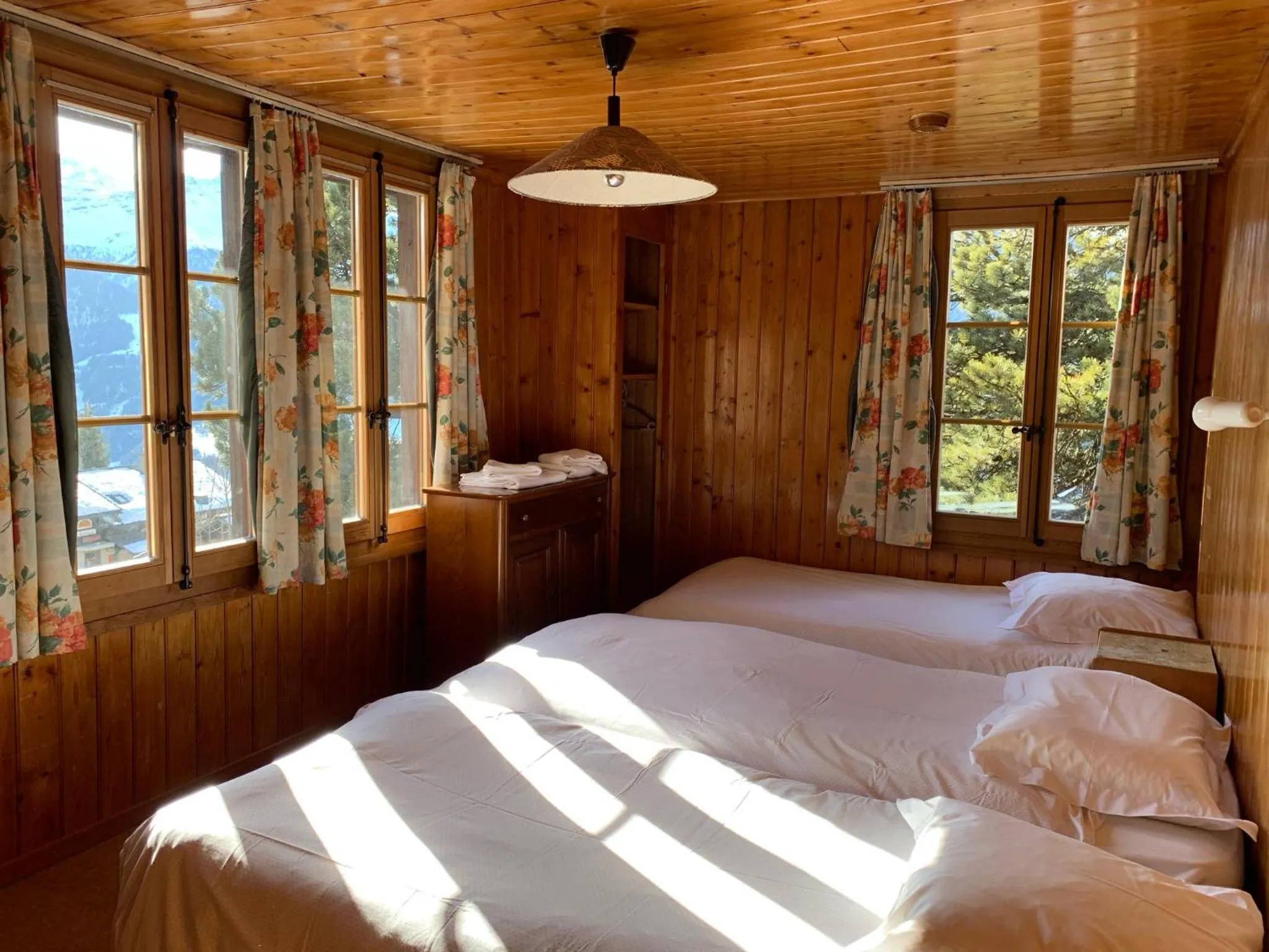 Photo of the whole room in Hotel les Touristes