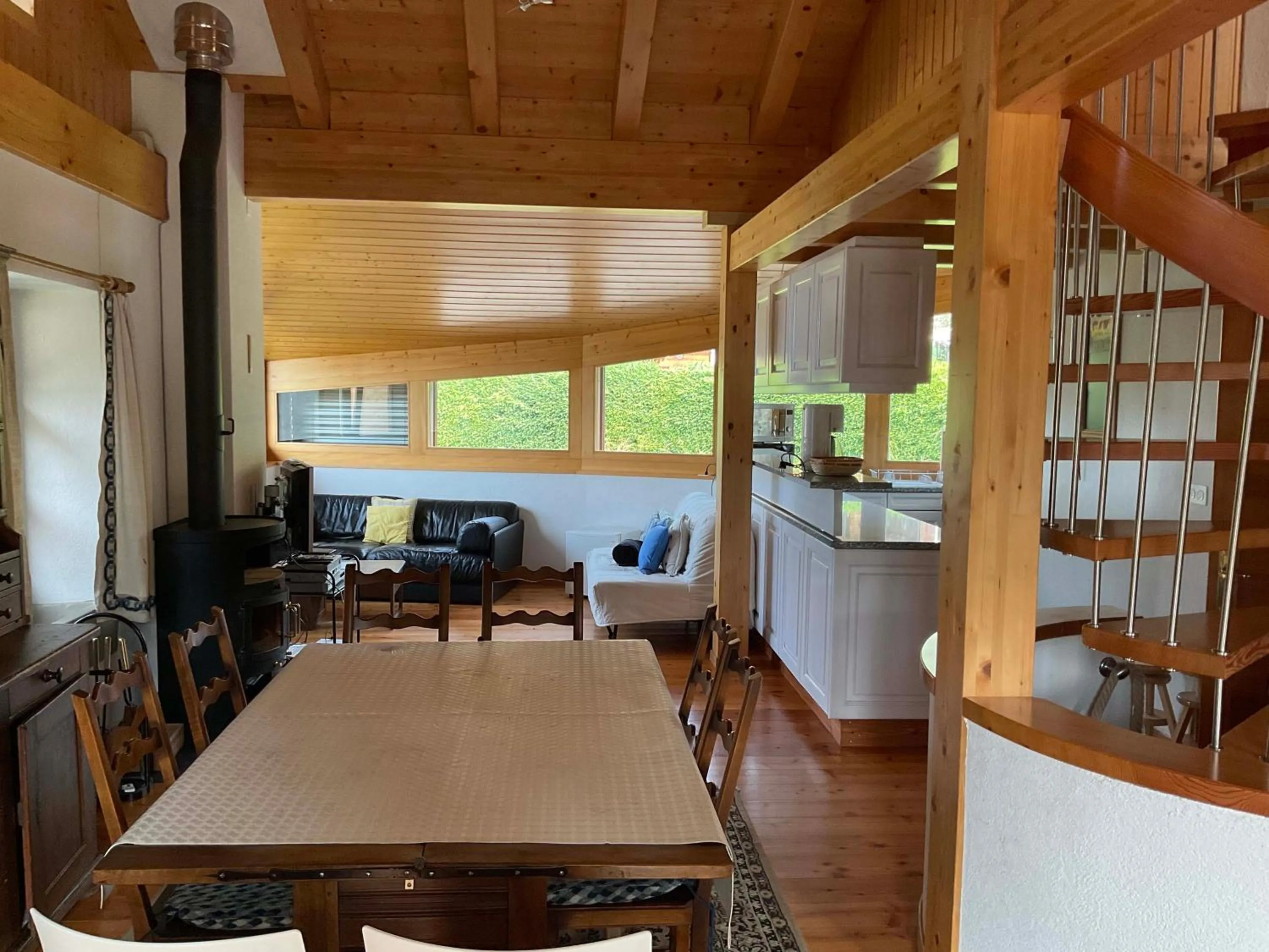 Communal lounge/ TV room in Hotel les Touristes