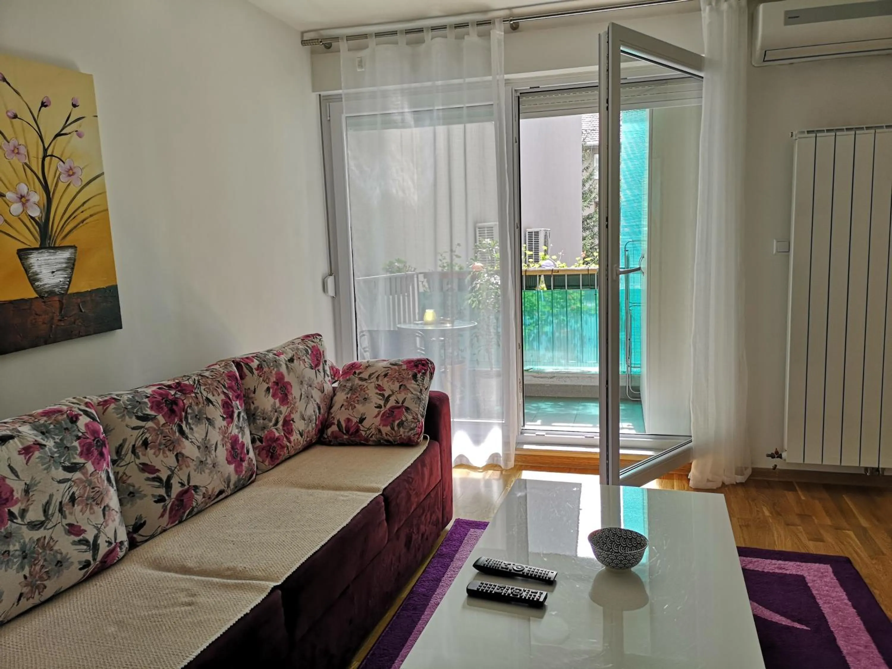 Quiet Apartment in City Center, Free Private Parking