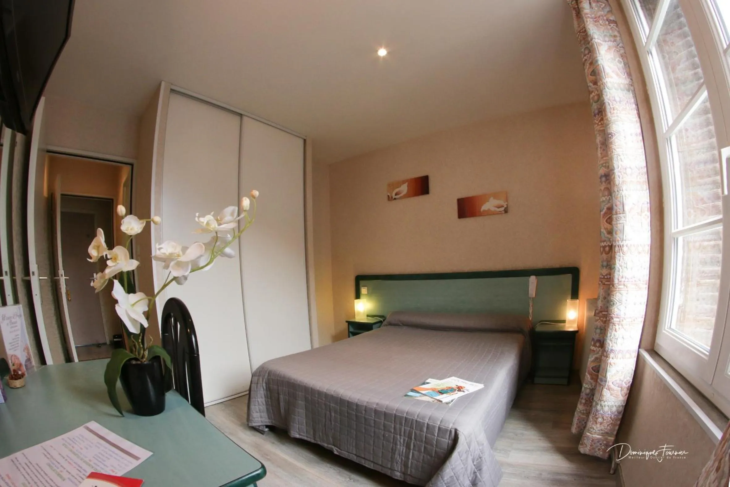 Bed in hotel des 2 nations