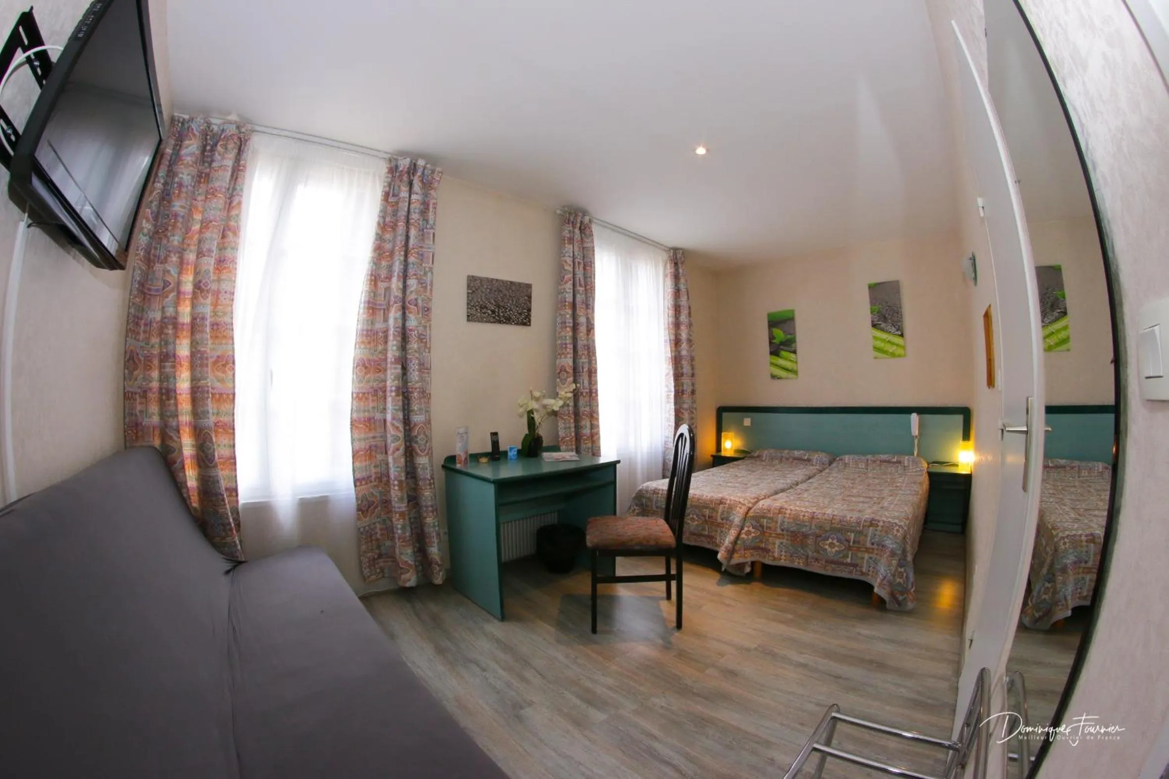 Bed in hotel des 2 nations