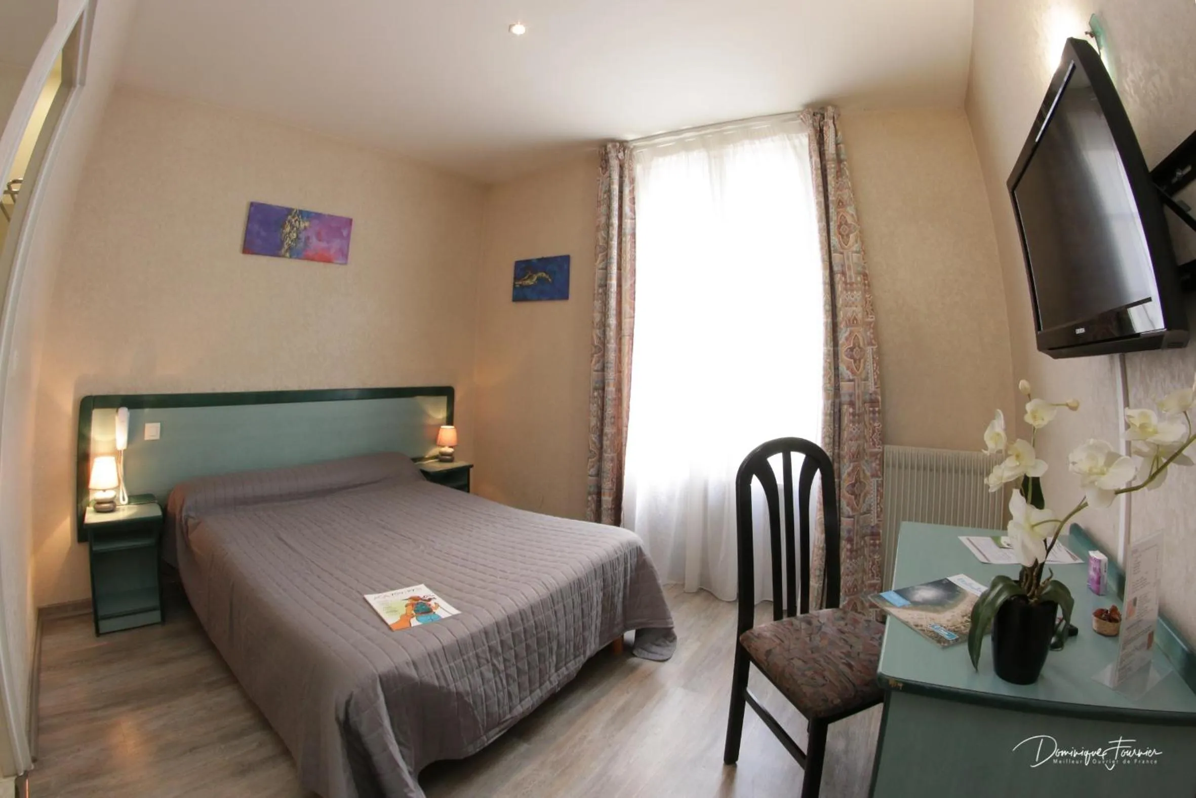 Bed in hotel des 2 nations