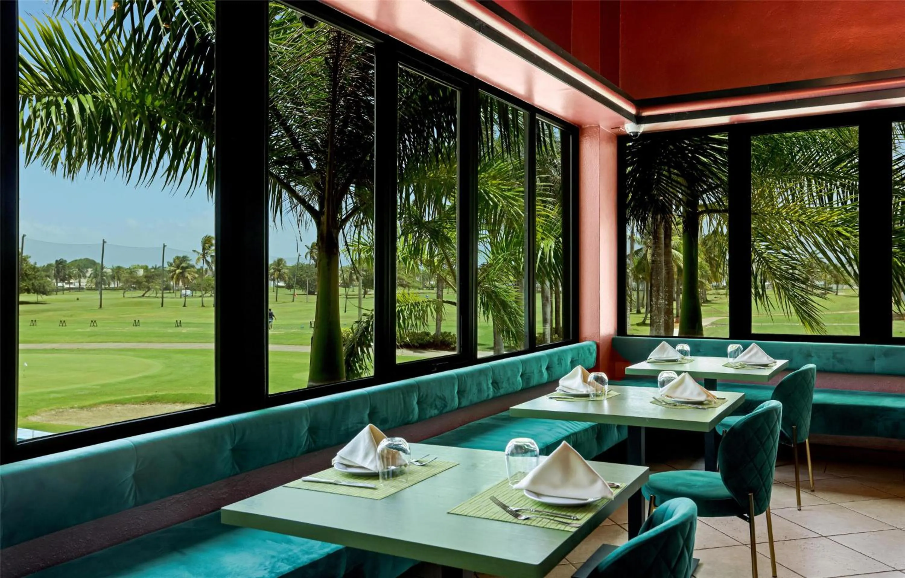 Restaurant/places to eat in Embassy Suites by Hilton Dorado del Mar Beach Resort