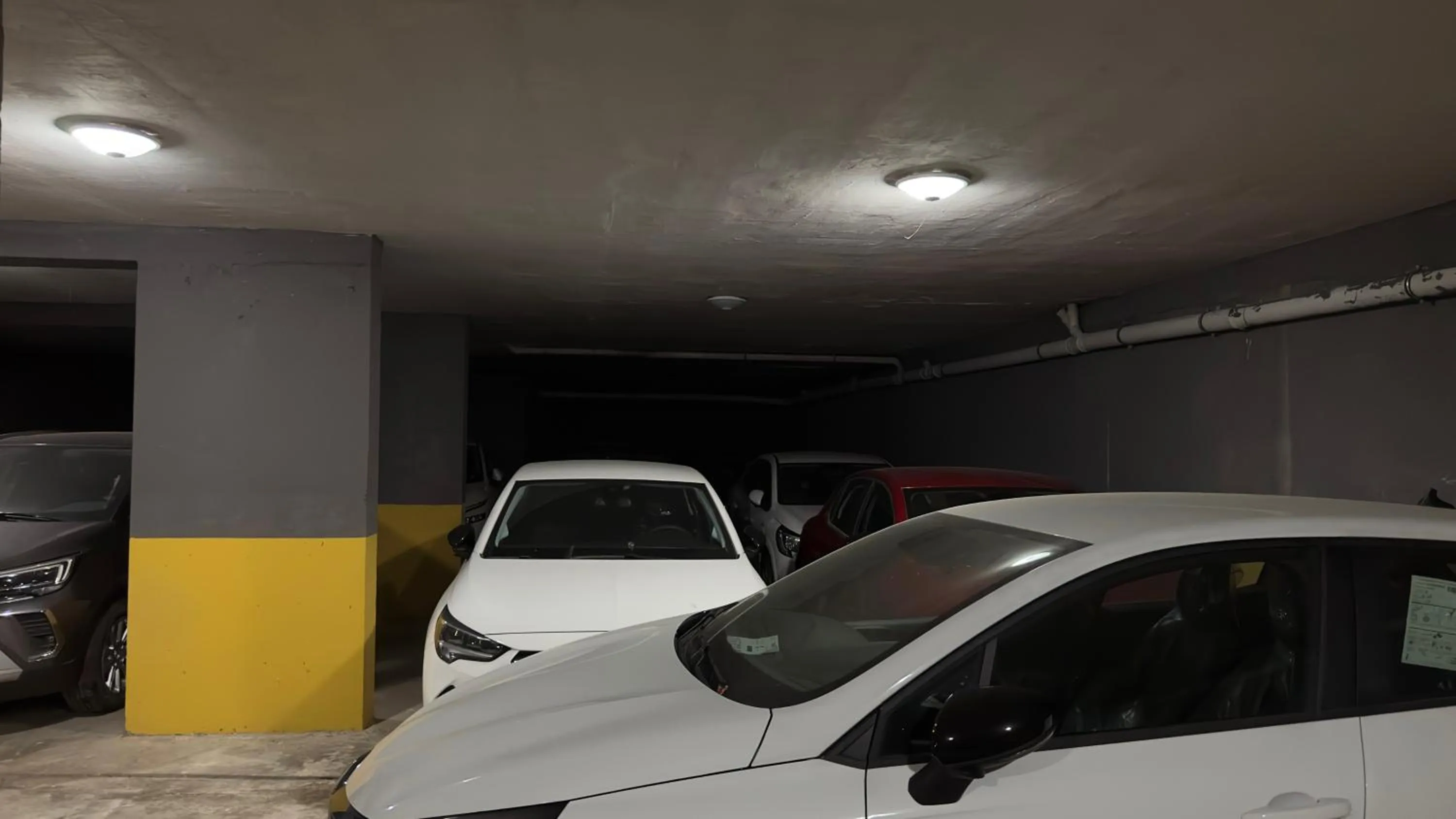 Parking in Yusra Apart Otel