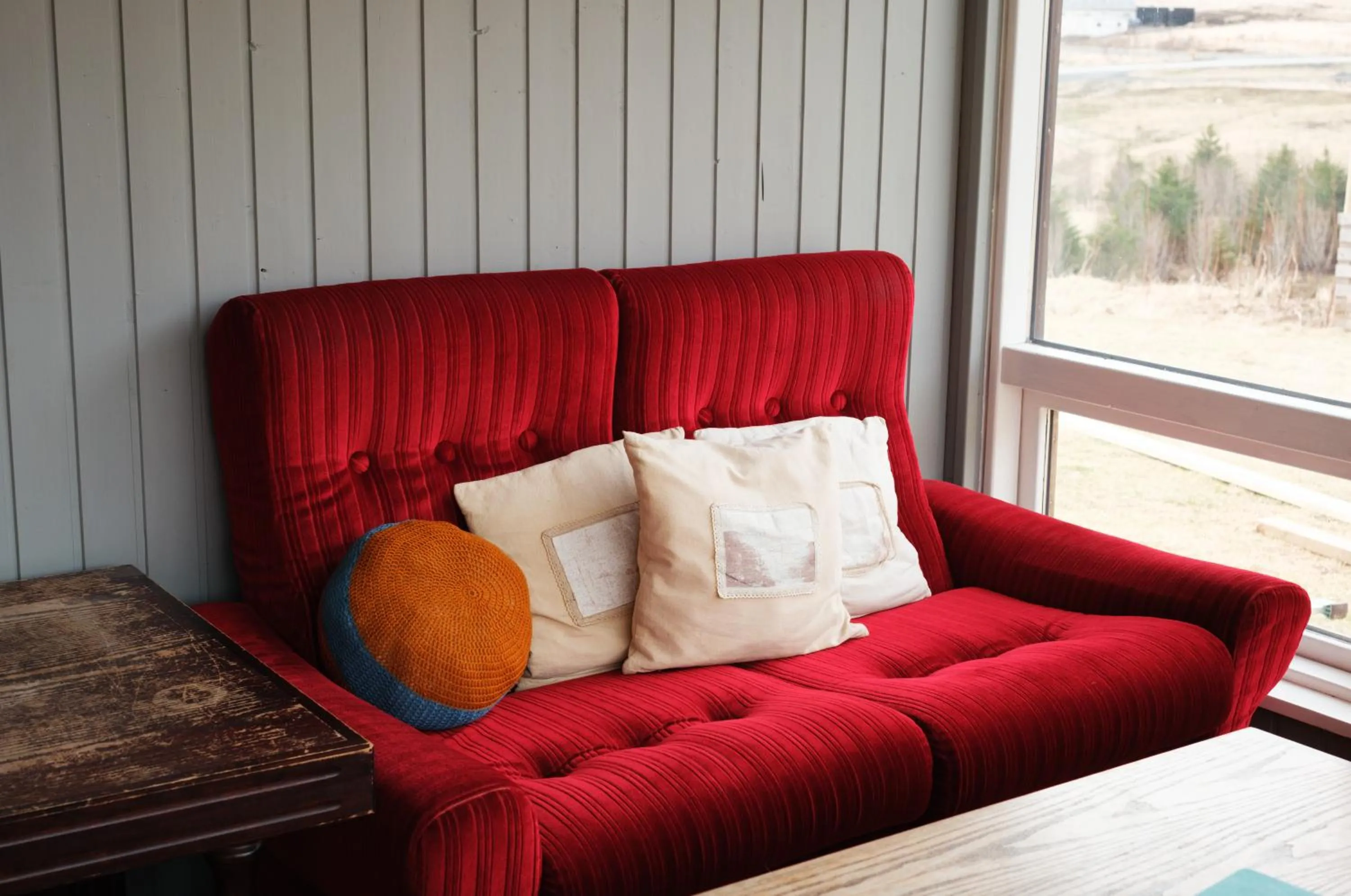 Seating area in Vík Hostel