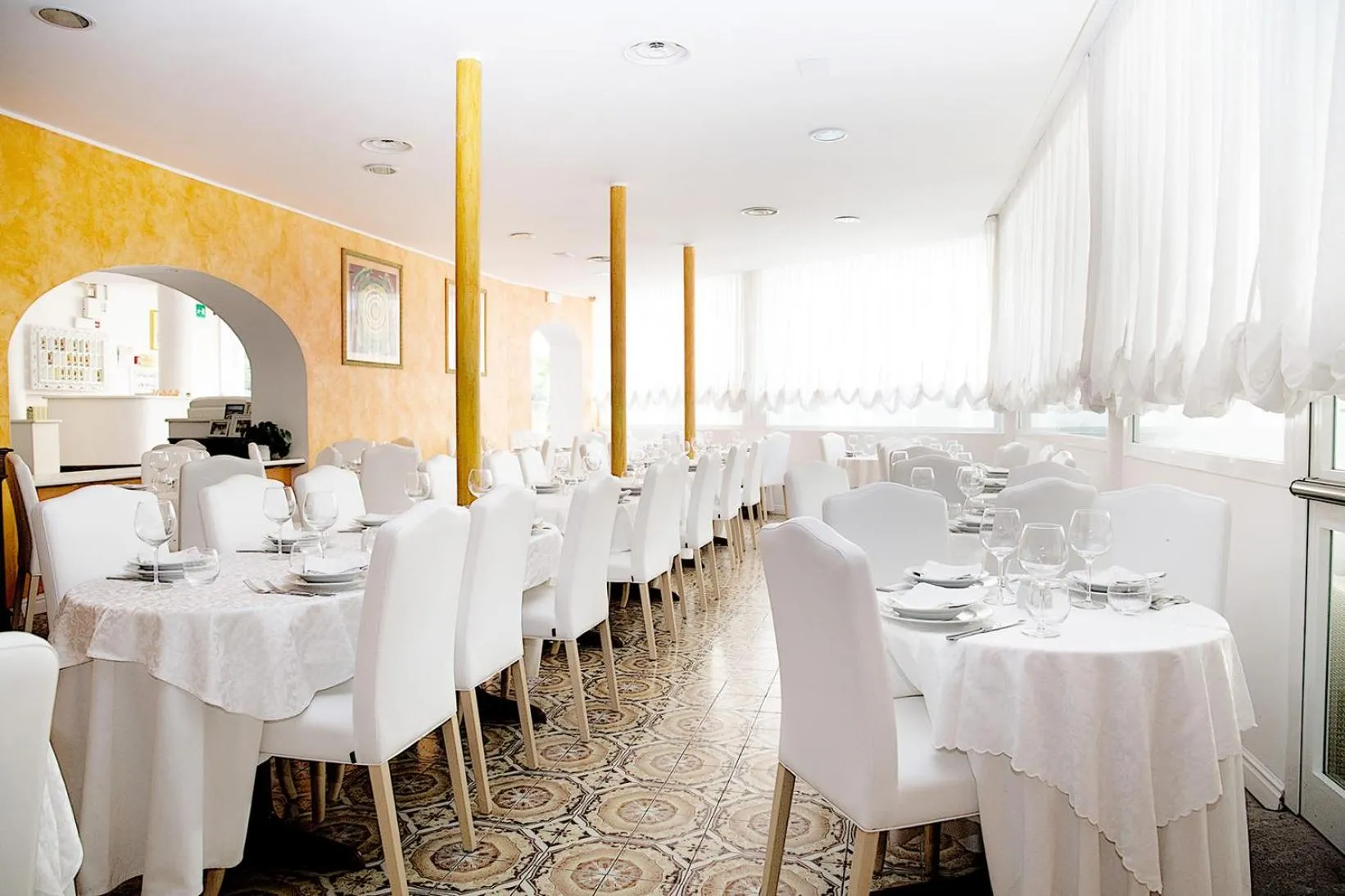 Restaurant/places to eat in Hotel Iva