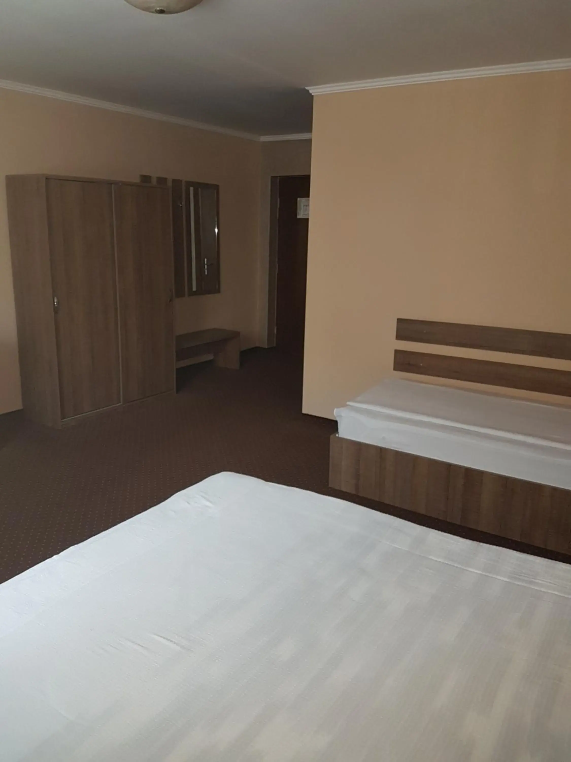 Triple Room with Private Bathroom in Pensiunea El Passo Targu Mures Triple Room with Private Bathroom in Pensiunea El Passo Targu Mures