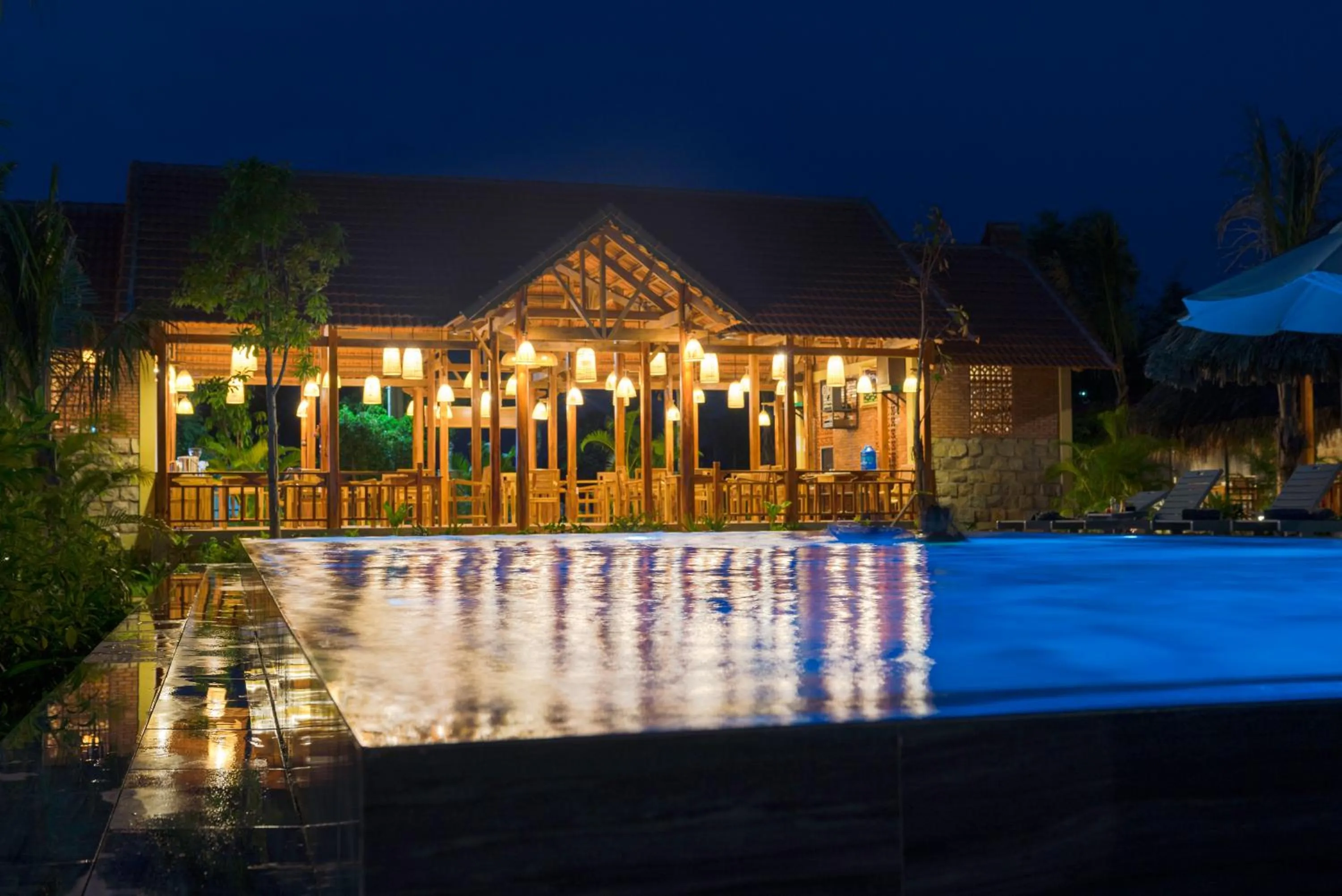 Swimming pool in Island Lodge