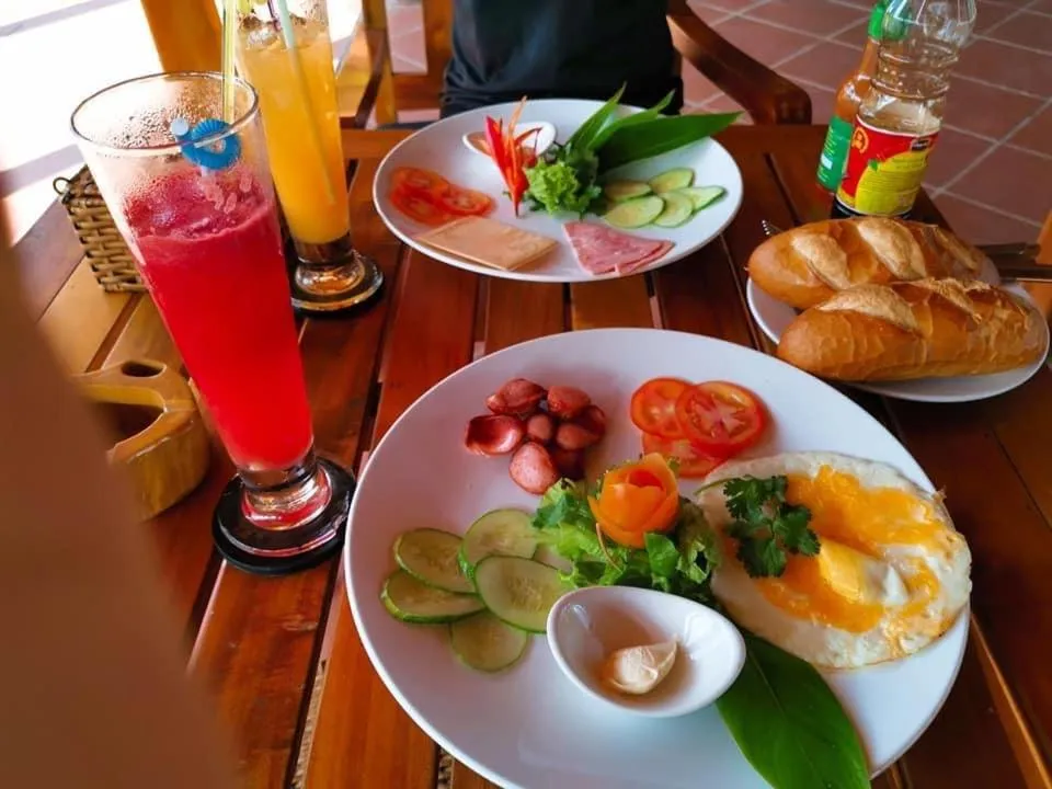 Restaurant/places to eat in Island Lodge