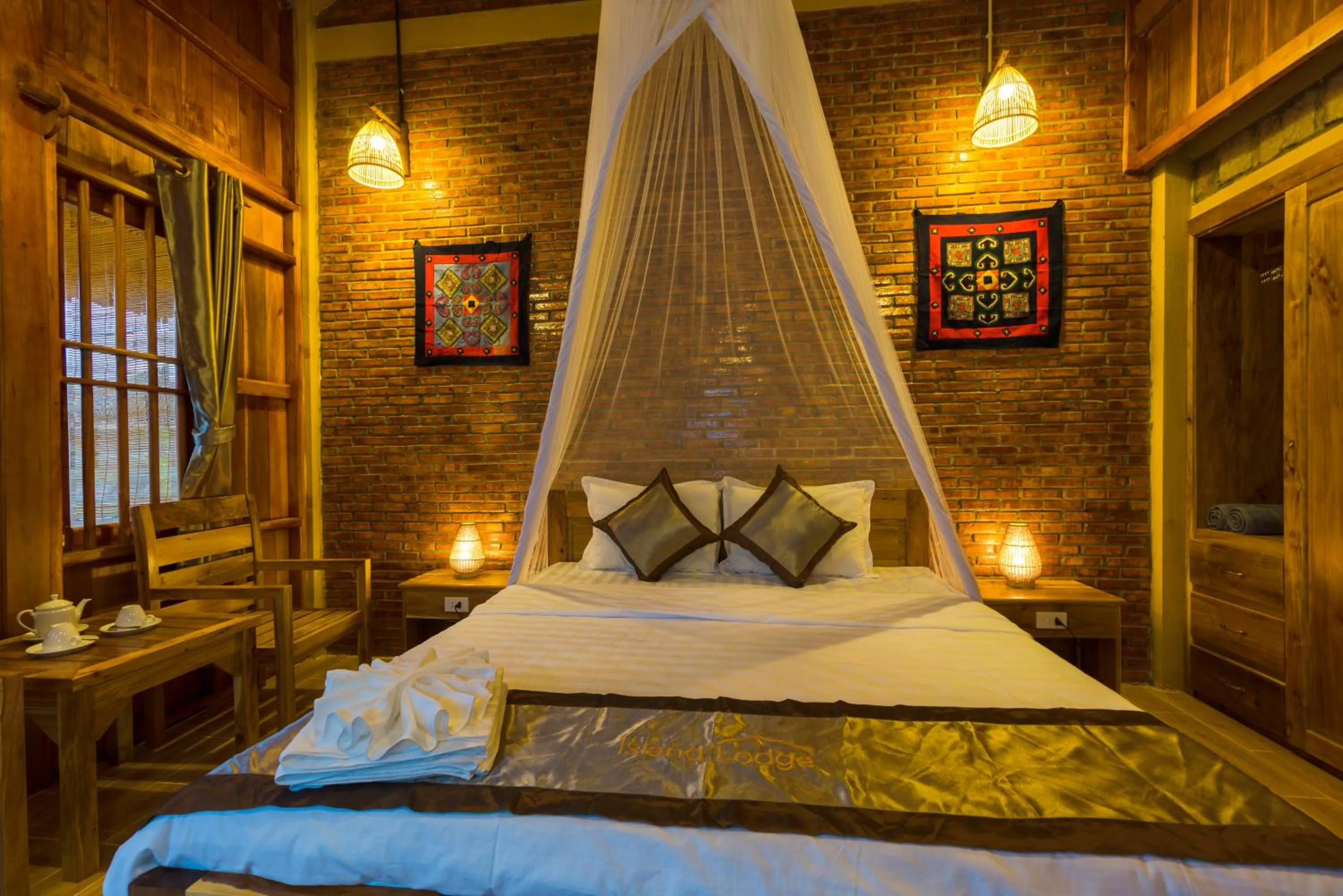 Bedroom, Bed in Island Lodge