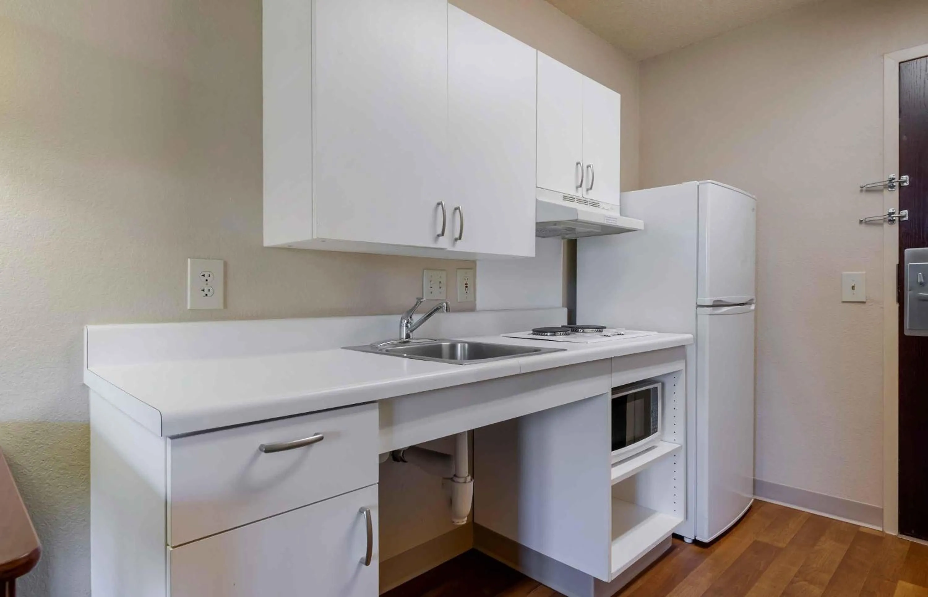 Kitchen or kitchenette in Extended Stay America Suites - Orlando - Lake Mary - 1036 Greenwood Blvd