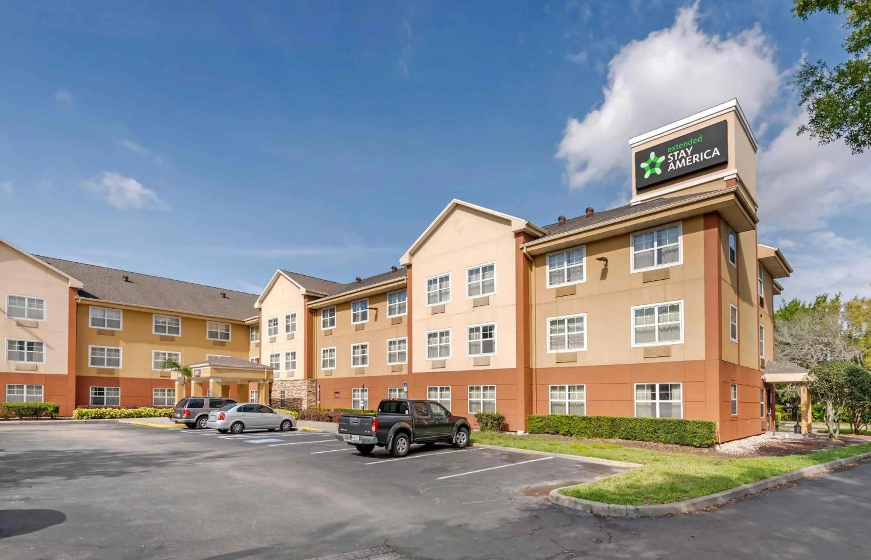 Property building in Extended Stay America Suites - Orlando - Lake Mary - 1036 Greenwood Blvd