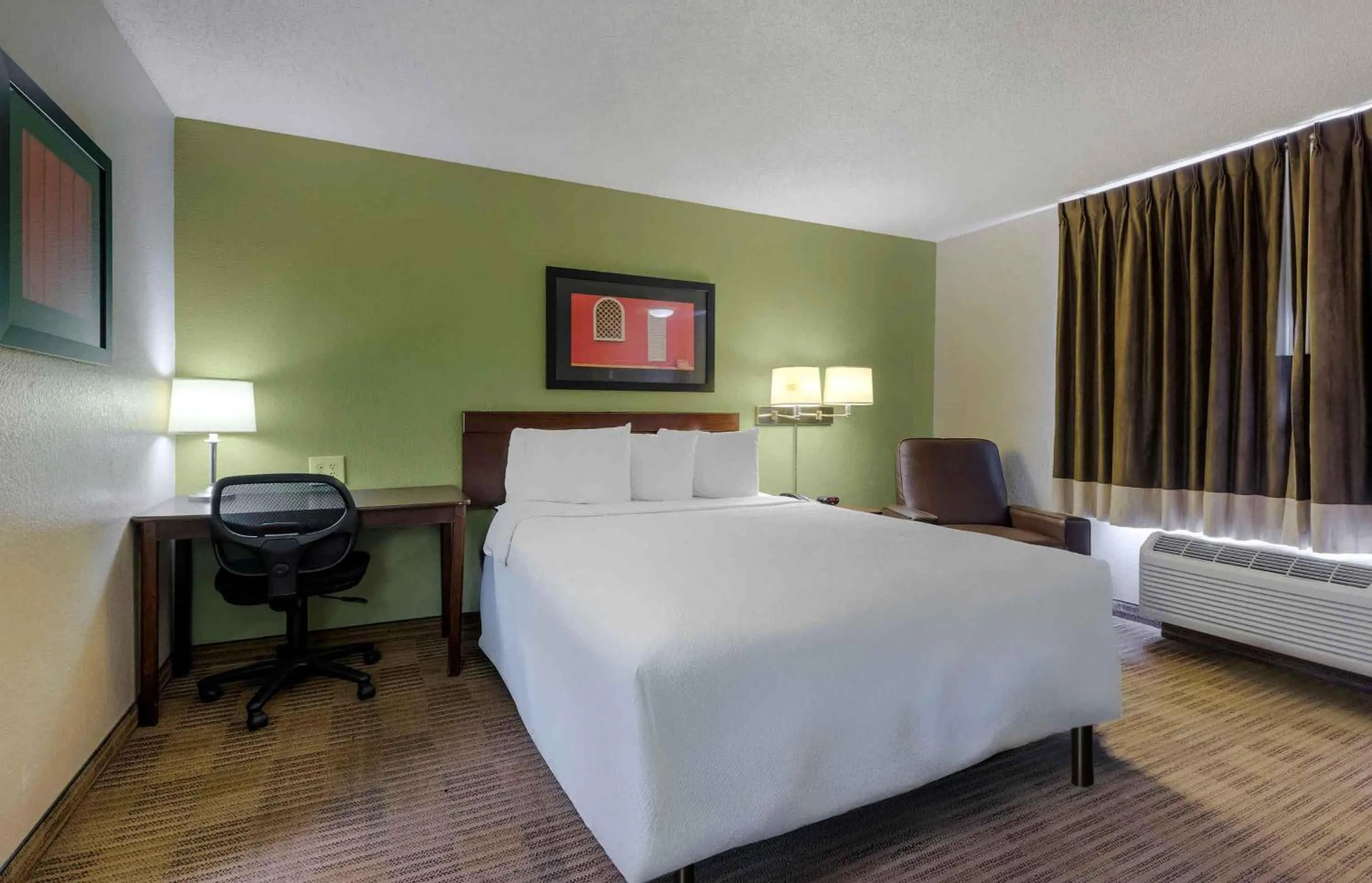 Bedroom, Bed in Extended Stay America Suites - Orlando - Lake Mary - 1036 Greenwood Blvd