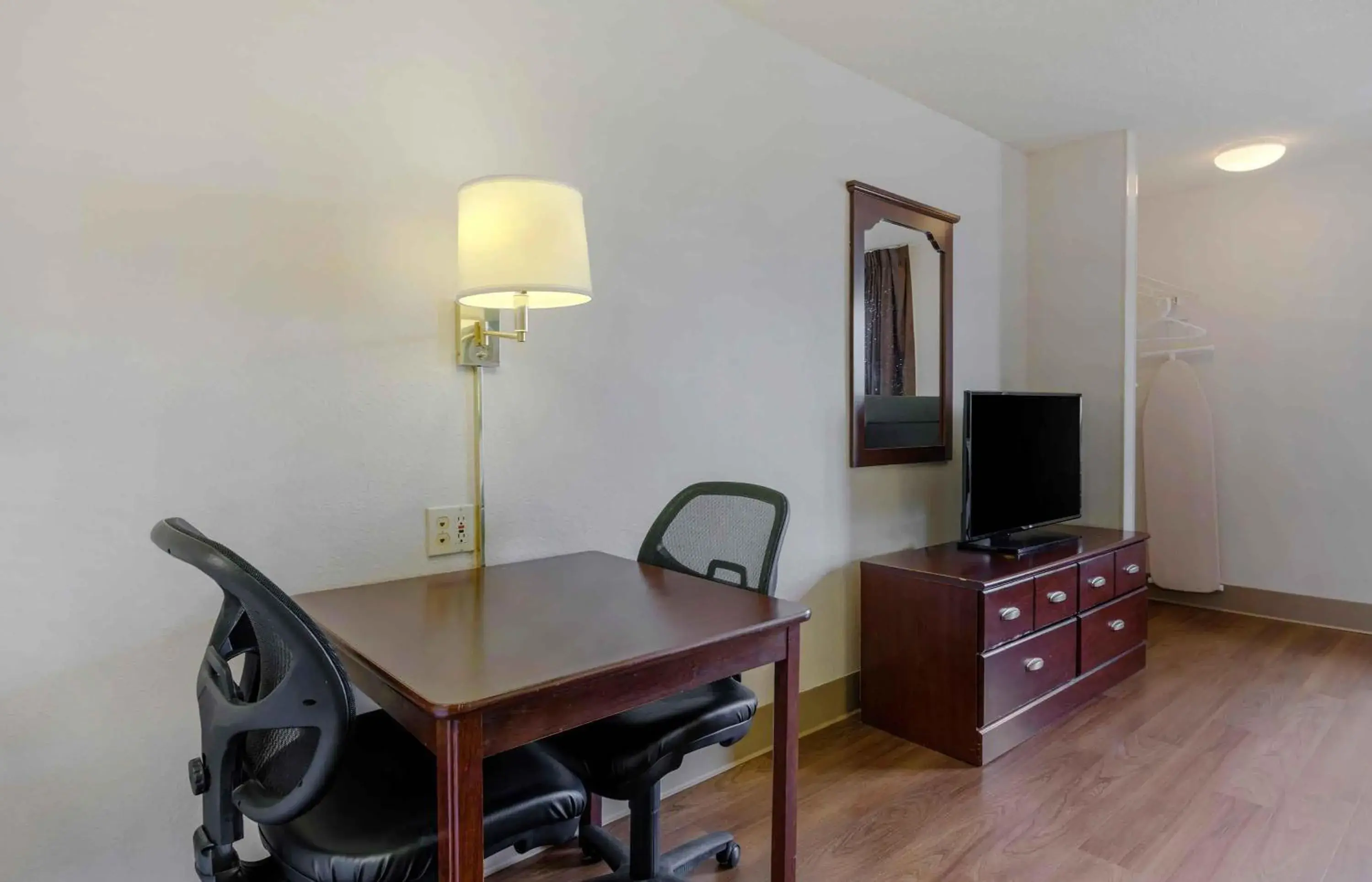 Bedroom in Extended Stay America Suites - Orlando - Lake Mary - 1036 Greenwood Blvd Bedroom in Extended Stay America Suites - Orlando - Lake Mary - 1036 Greenwood Blvd