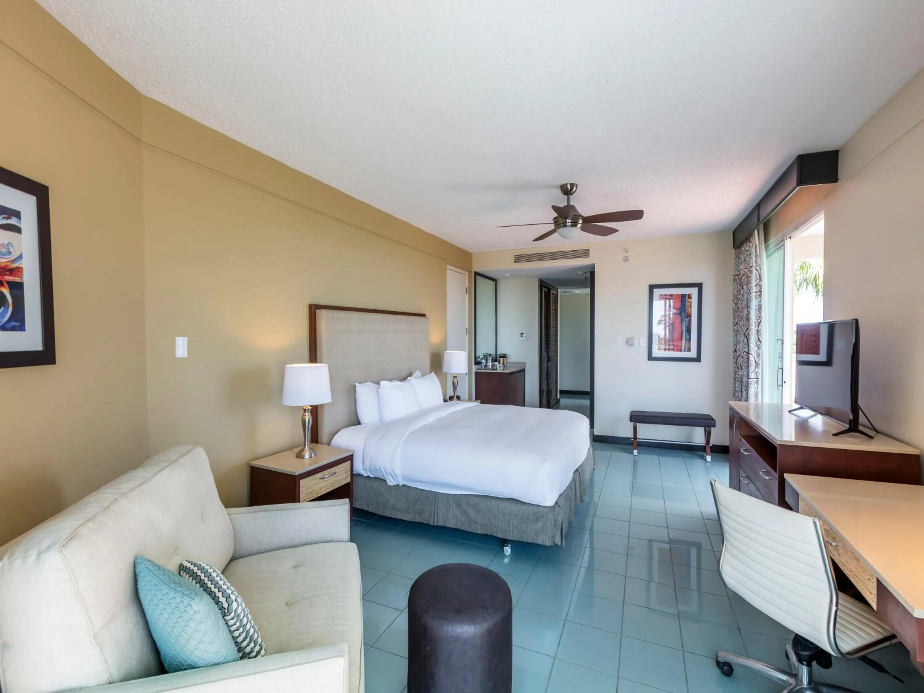 Bedroom, Bed in Hilton Ponce Golf & Casino Resort