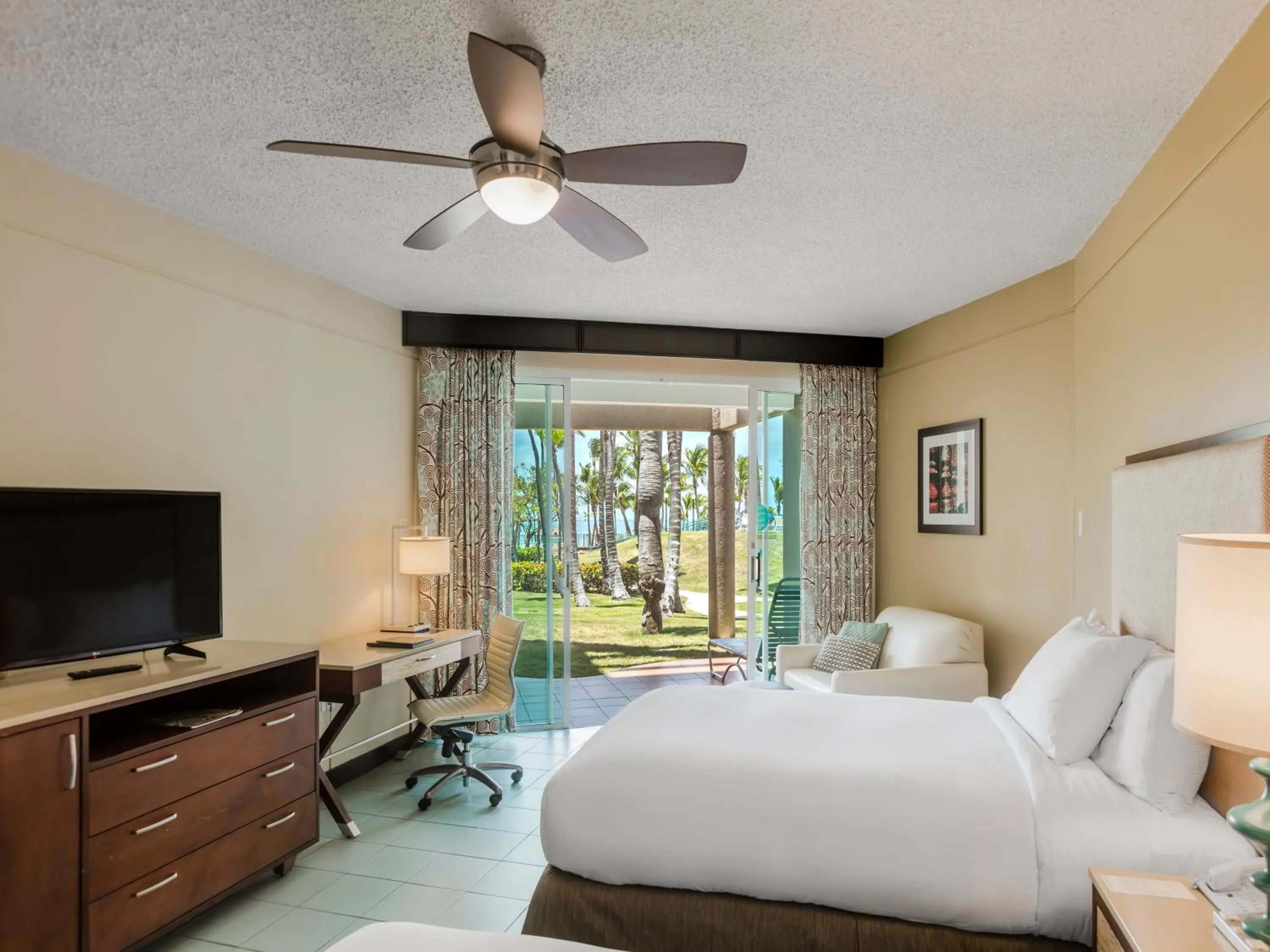 Patio, Bed in Hilton Ponce Golf & Casino Resort