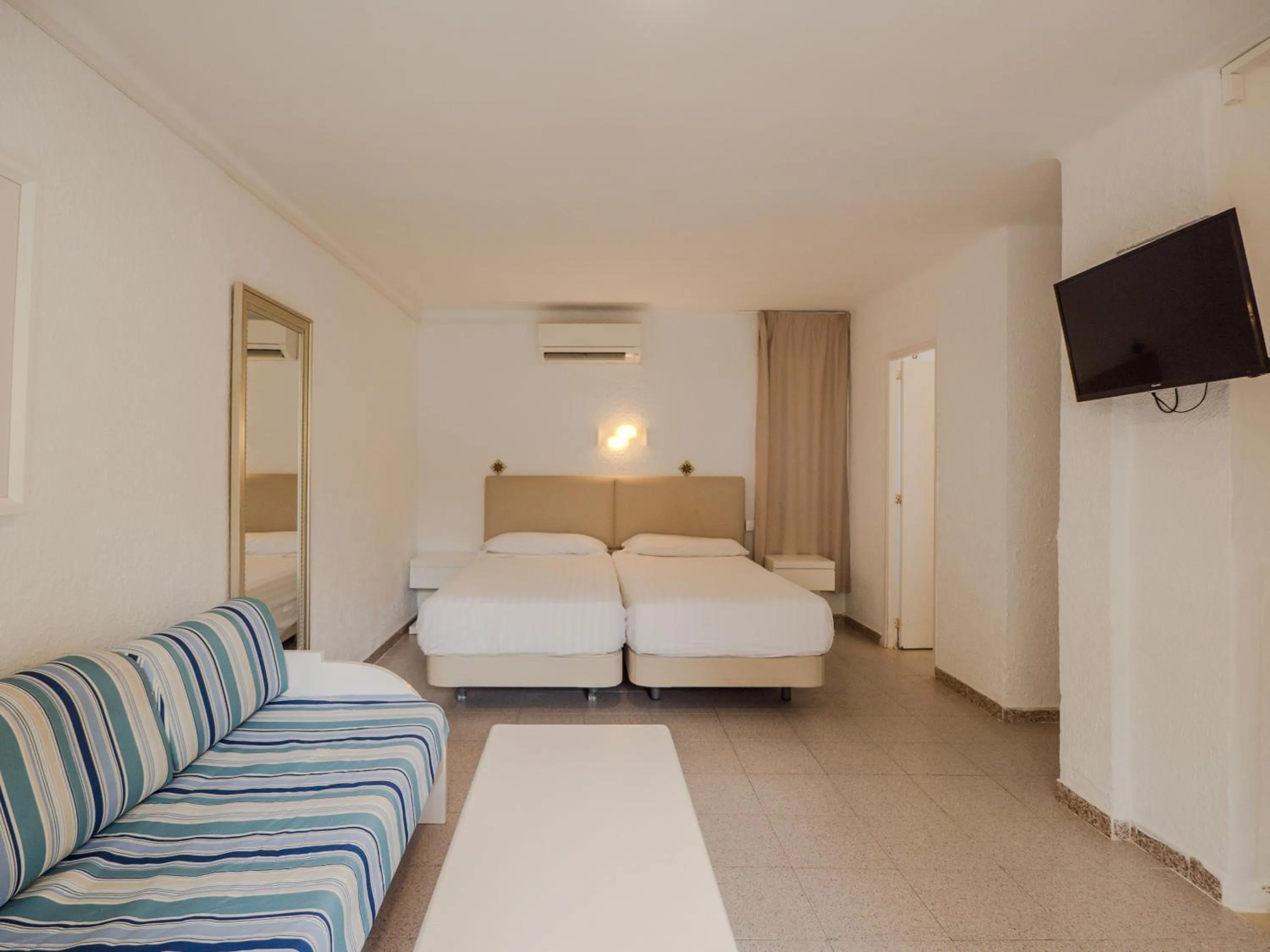 Property building, Bed in Sun Club El Dorado - All Inclusive