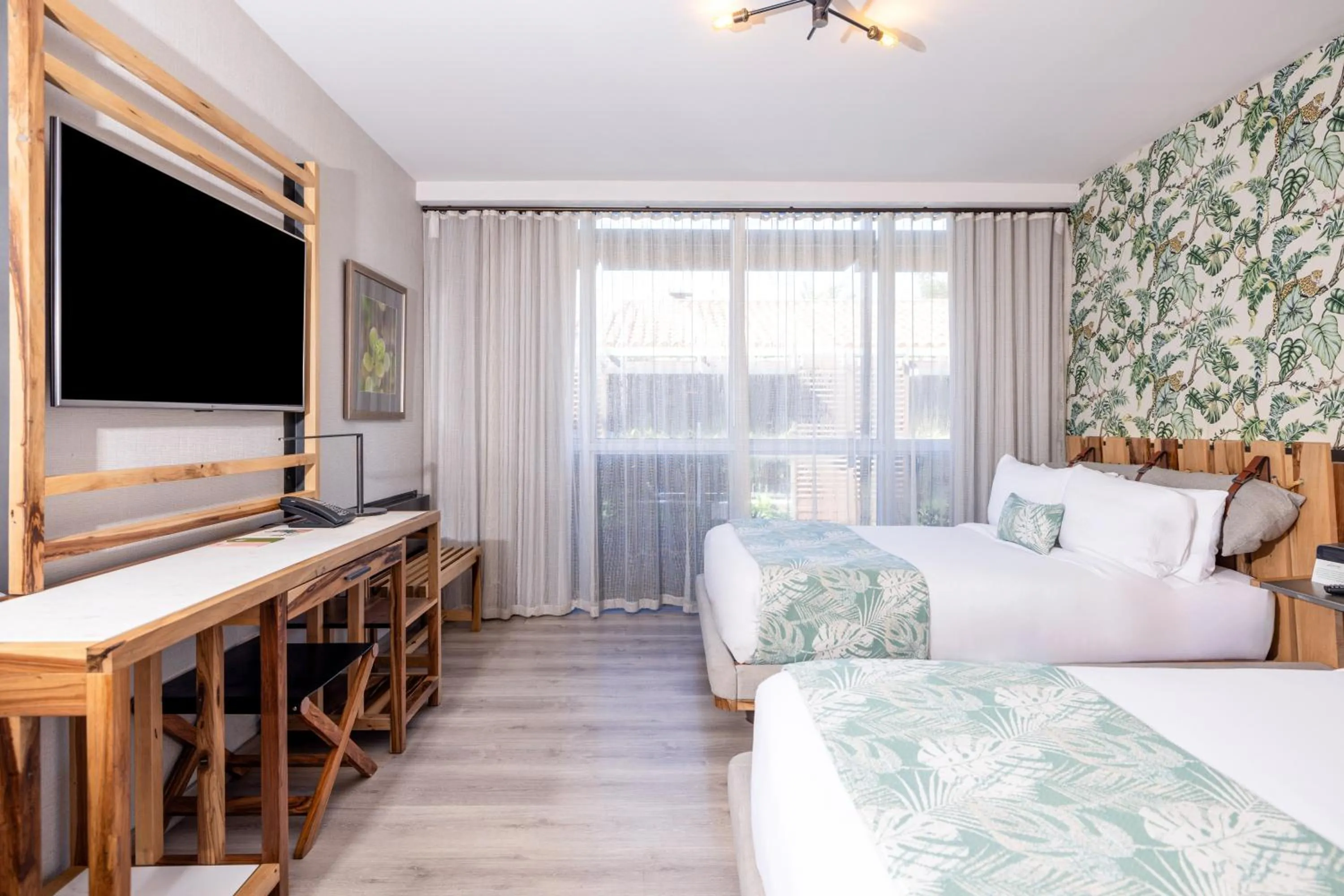 Bedroom, Bed in Lennox Miami Beach