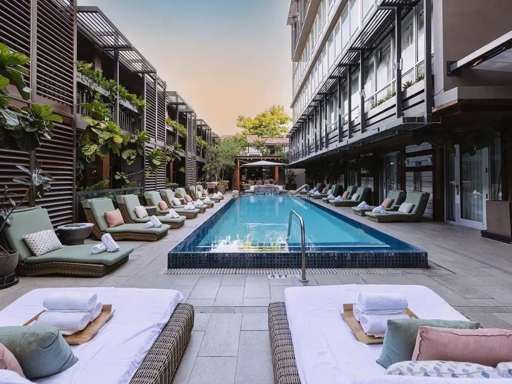 Pool view in Lennox Miami Beach