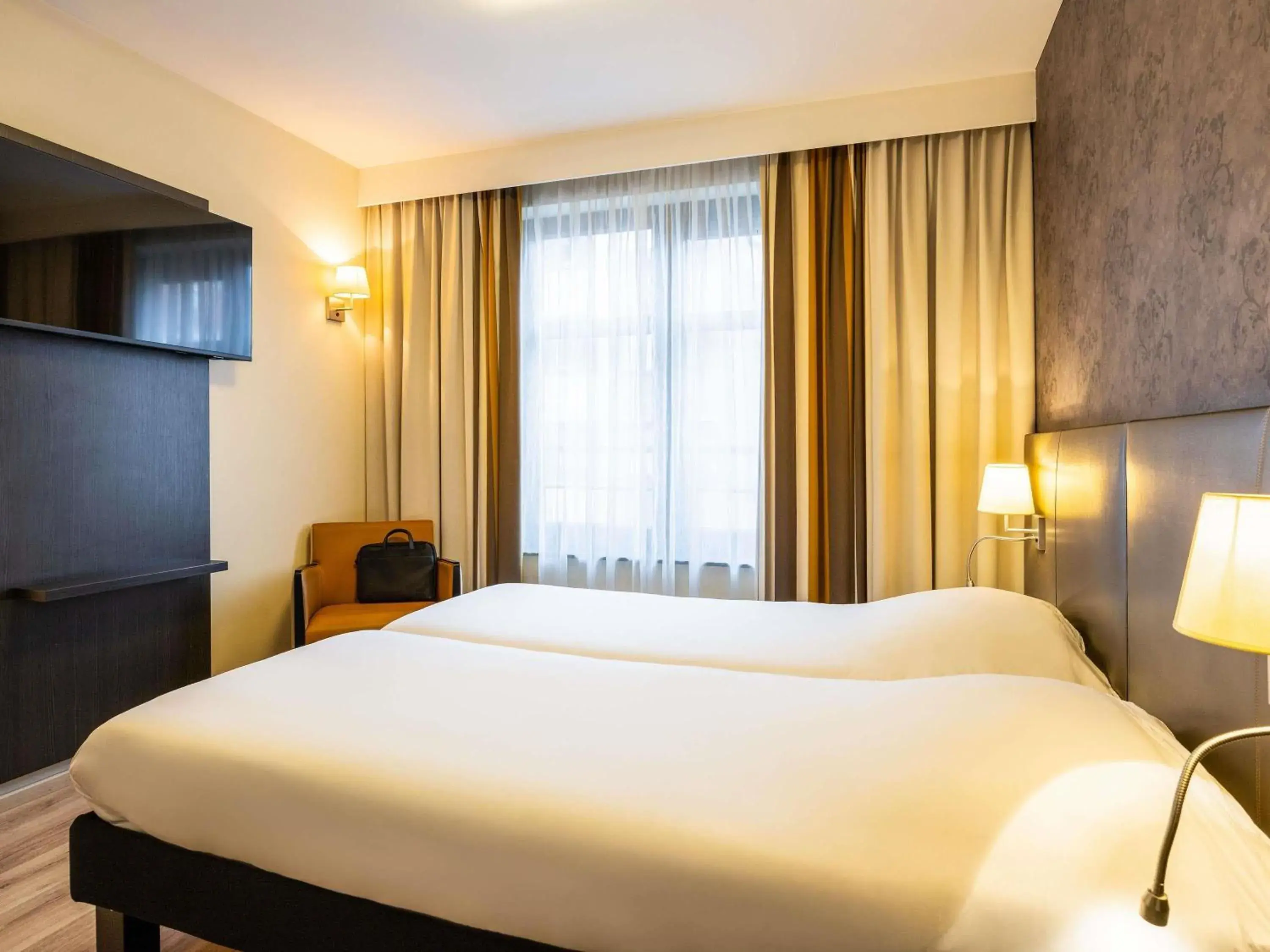 Bedroom, Bed in ibis Styles Hotel Brussels Centre Stéphanie Bedroom, Bed in ibis Styles Hotel Brussels Centre Stéphanie
