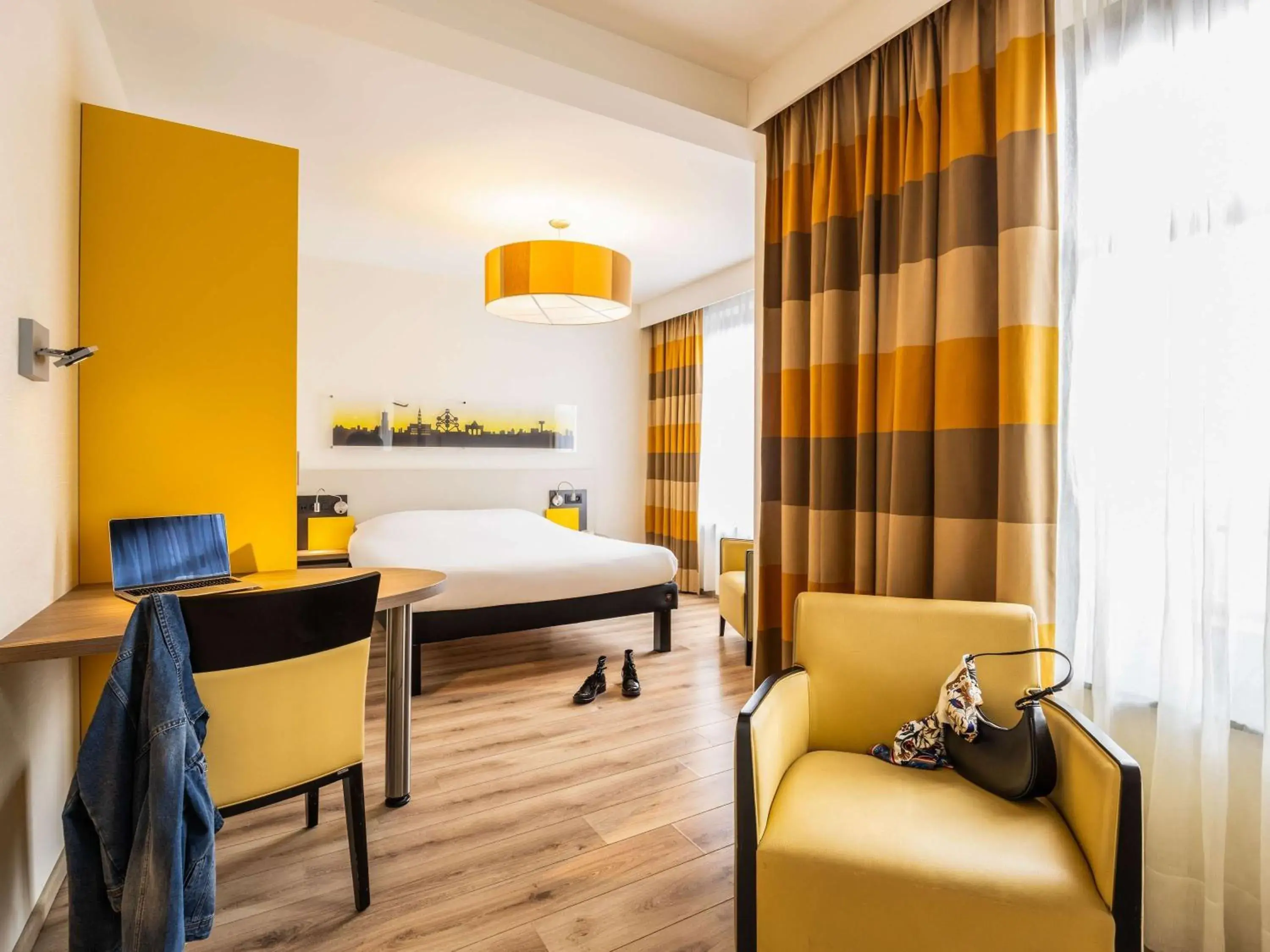 Bedroom in ibis Styles Hotel Brussels Centre Stéphanie Bedroom in ibis Styles Hotel Brussels Centre Stéphanie