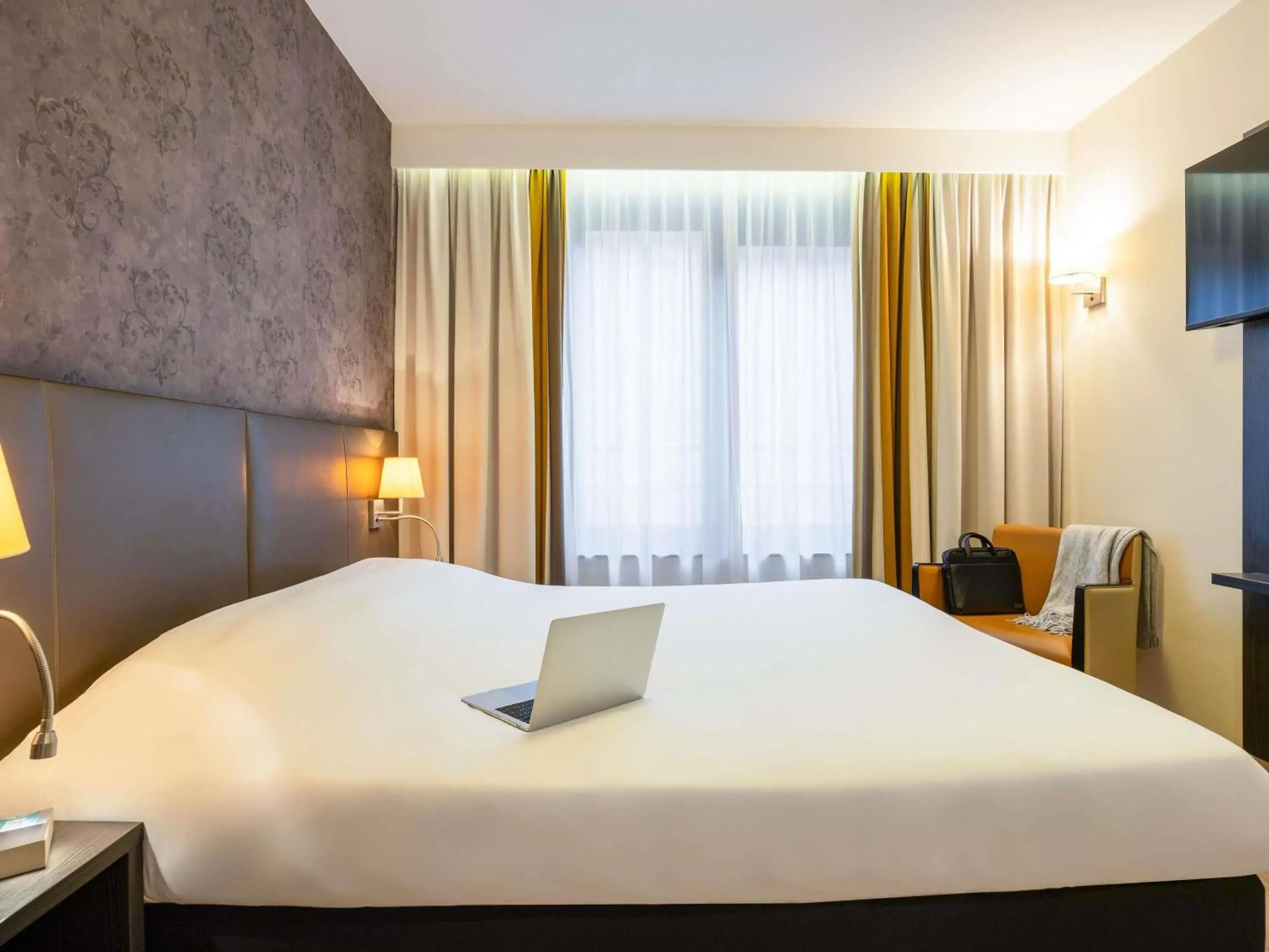 Bedroom, Bed in ibis Styles Hotel Brussels Centre Stéphanie Bedroom, Bed in ibis Styles Hotel Brussels Centre Stéphanie
