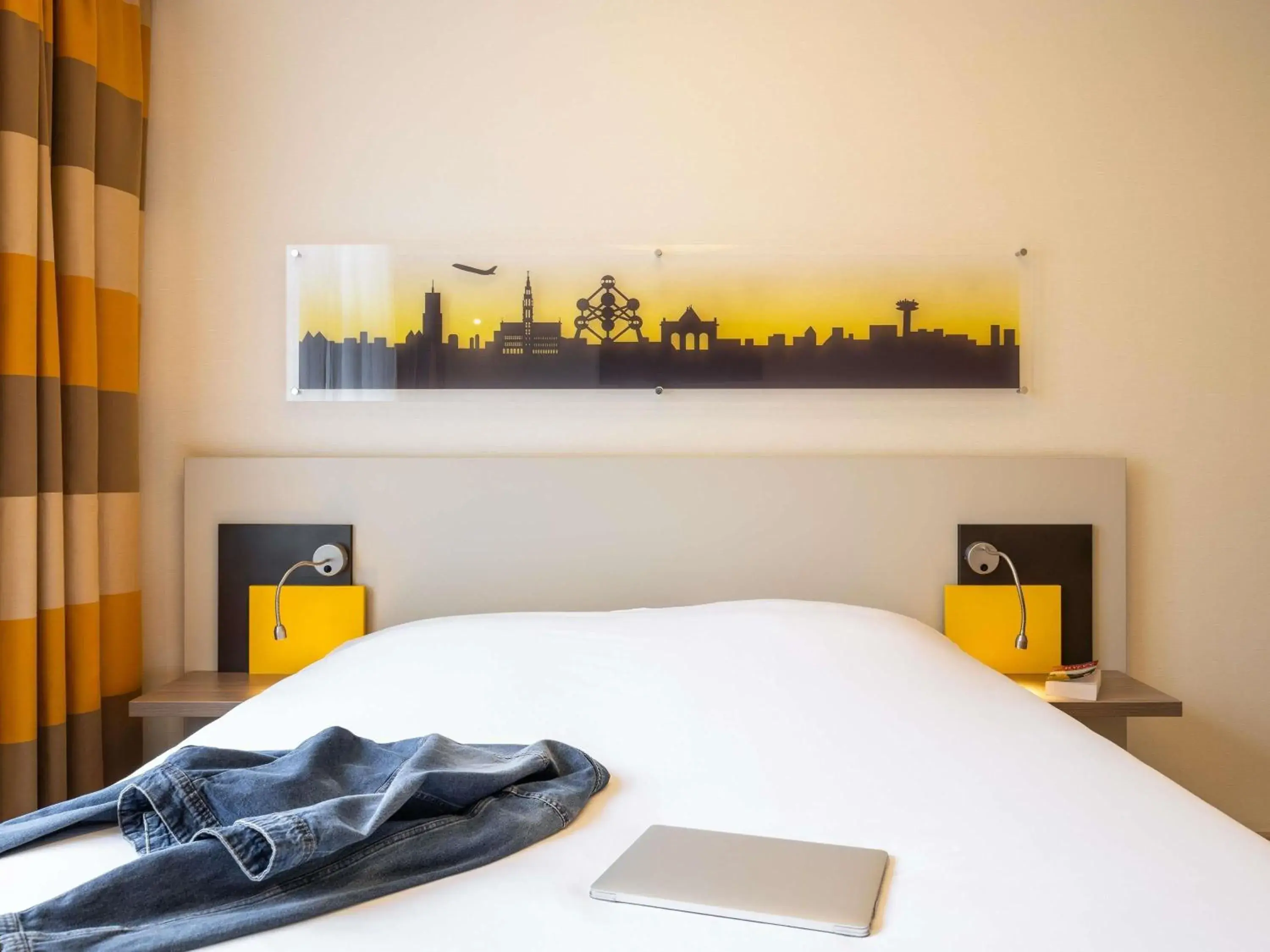 Bedroom, Bed in ibis Styles Hotel Brussels Centre Stéphanie Bedroom, Bed in ibis Styles Hotel Brussels Centre Stéphanie