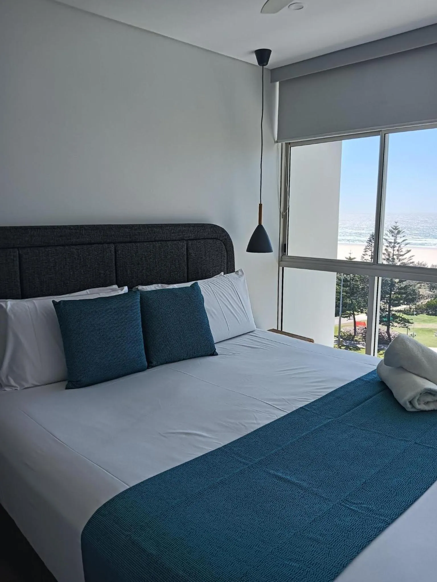Bedroom, Bed in Kirra Surf Apartments