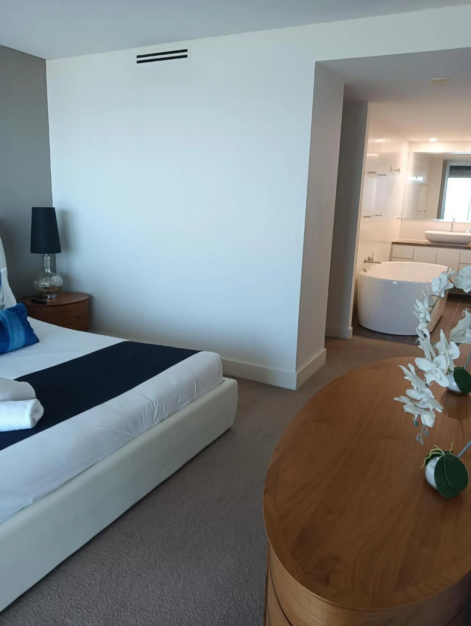 Bedroom, Bed in Kirra Surf Apartments