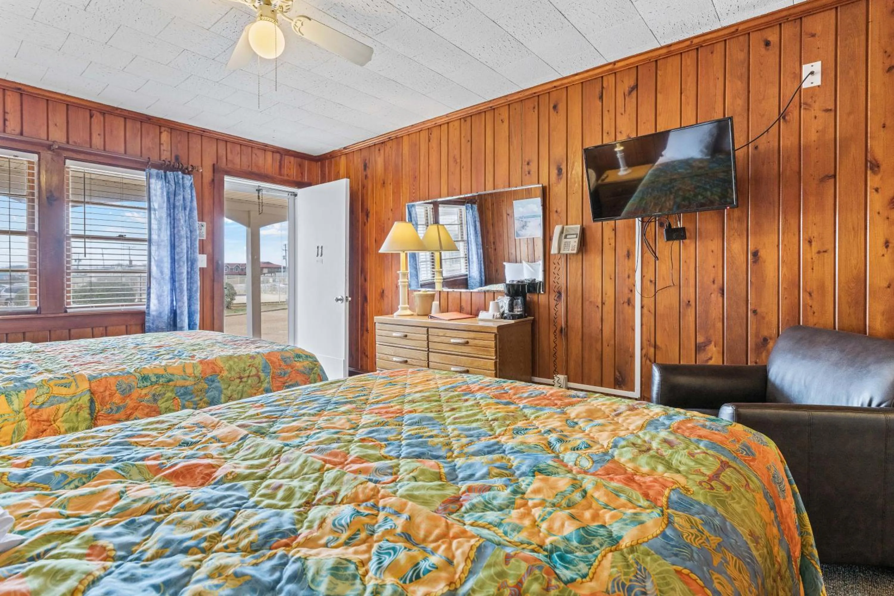 Bed in Cavalier by the Sea