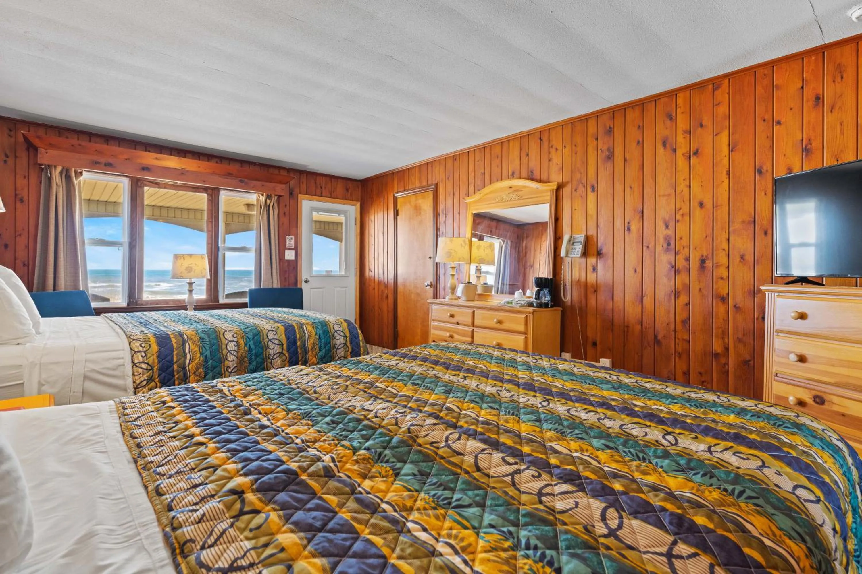 Bed in Cavalier by the Sea