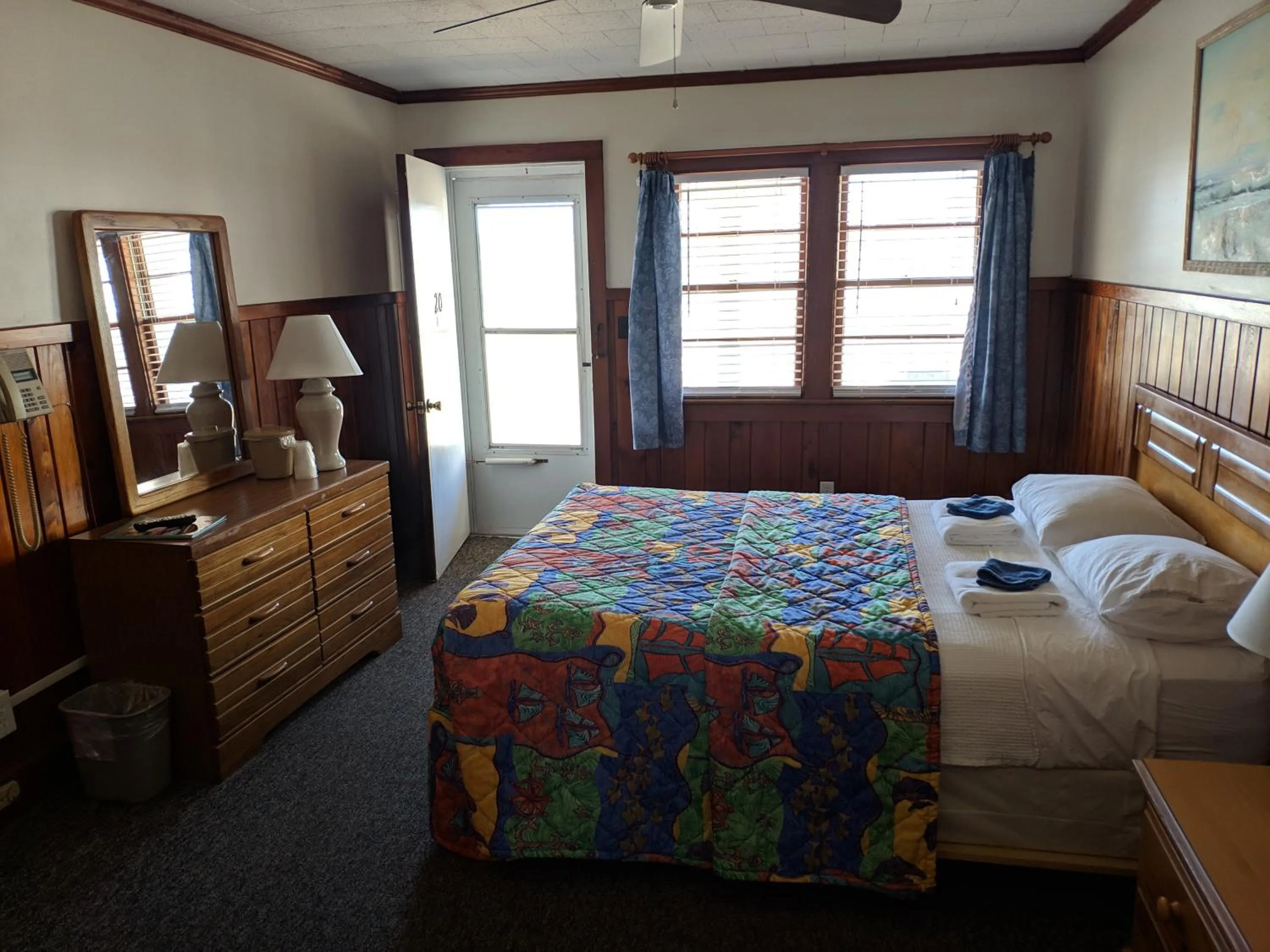 Bed in Cavalier by the Sea