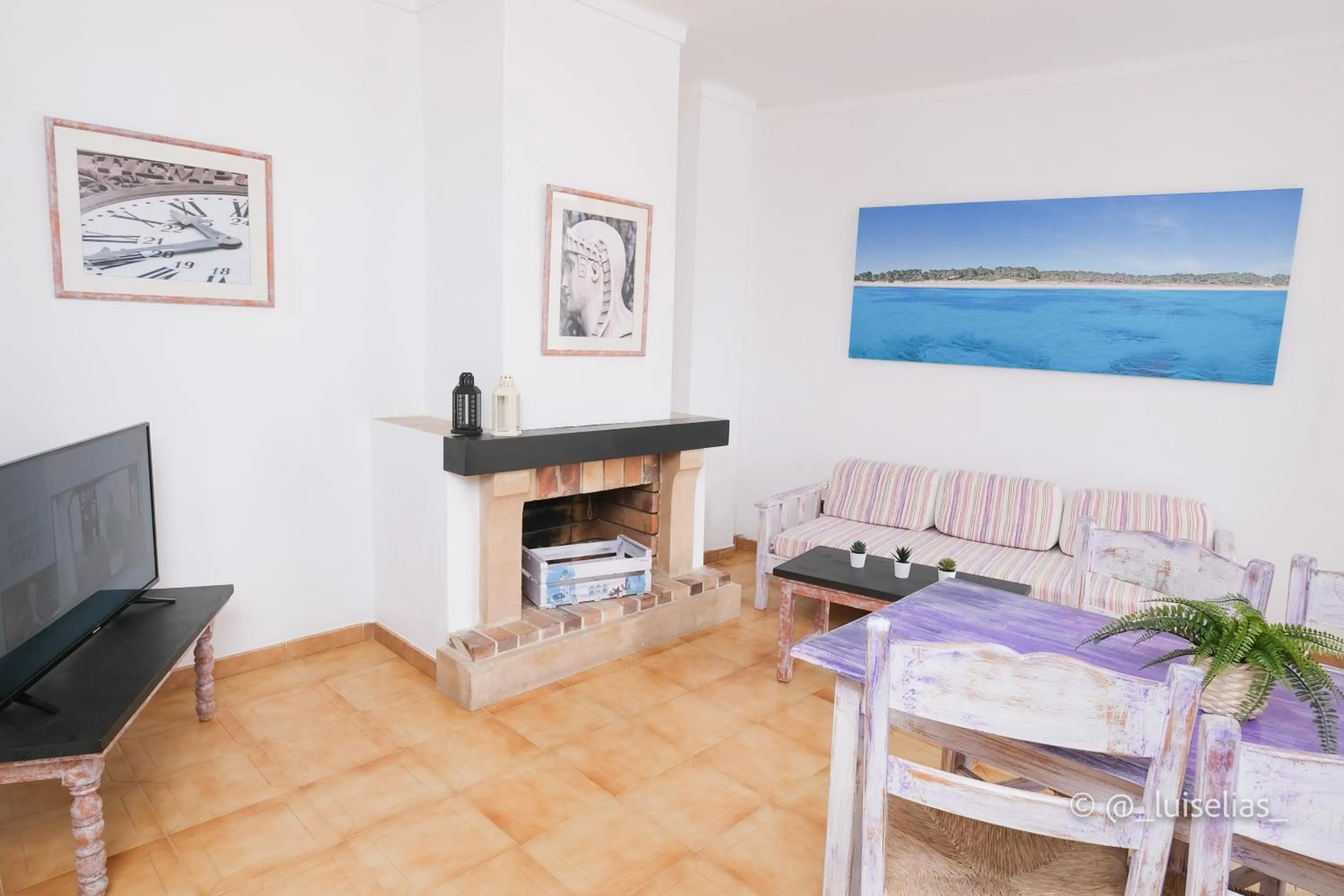 Communal lounge/ TV room in Apartamentos Ibiza