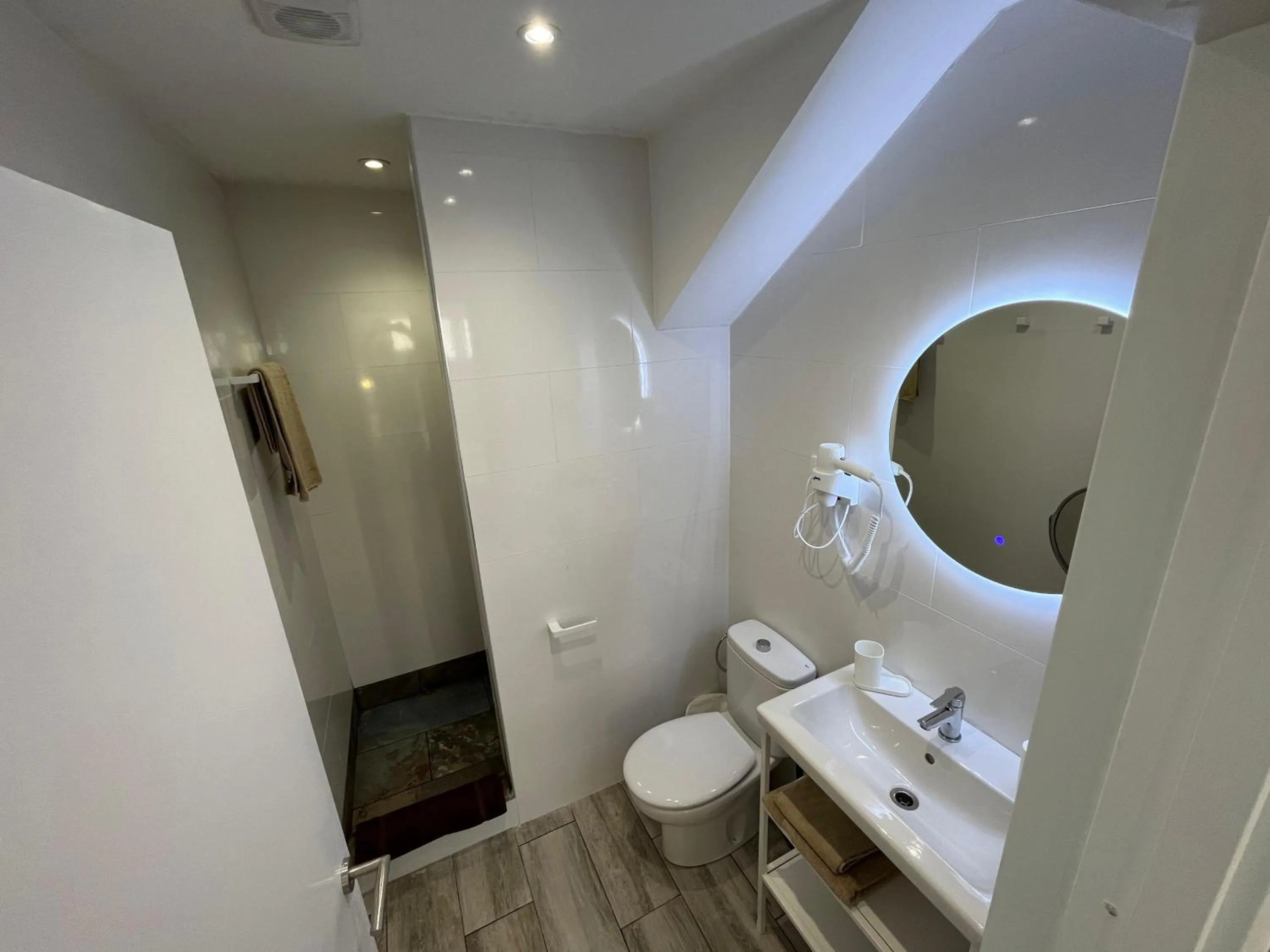 Shower in Apartamentos Ibiza