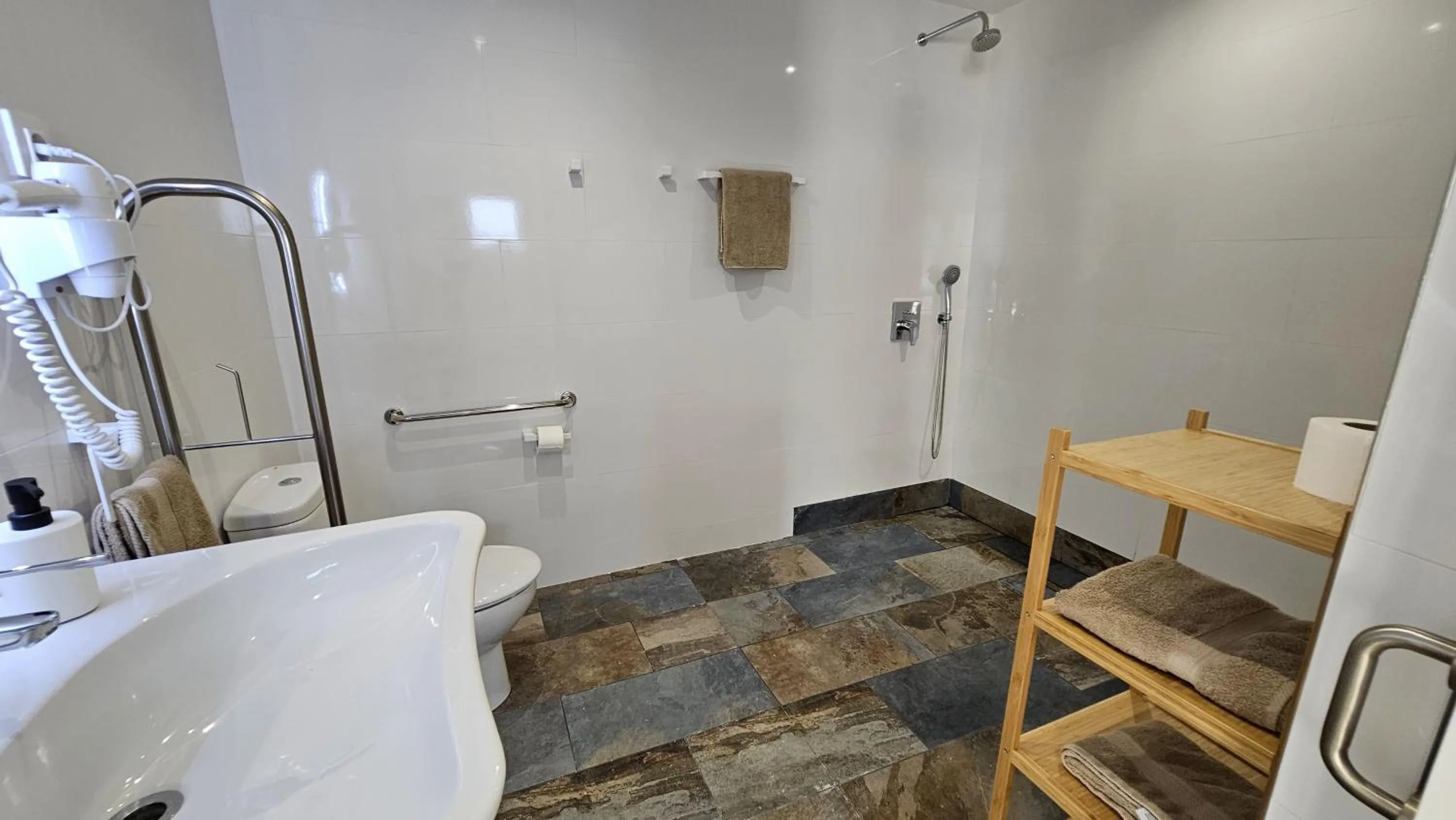 Shower in Apartamentos Ibiza