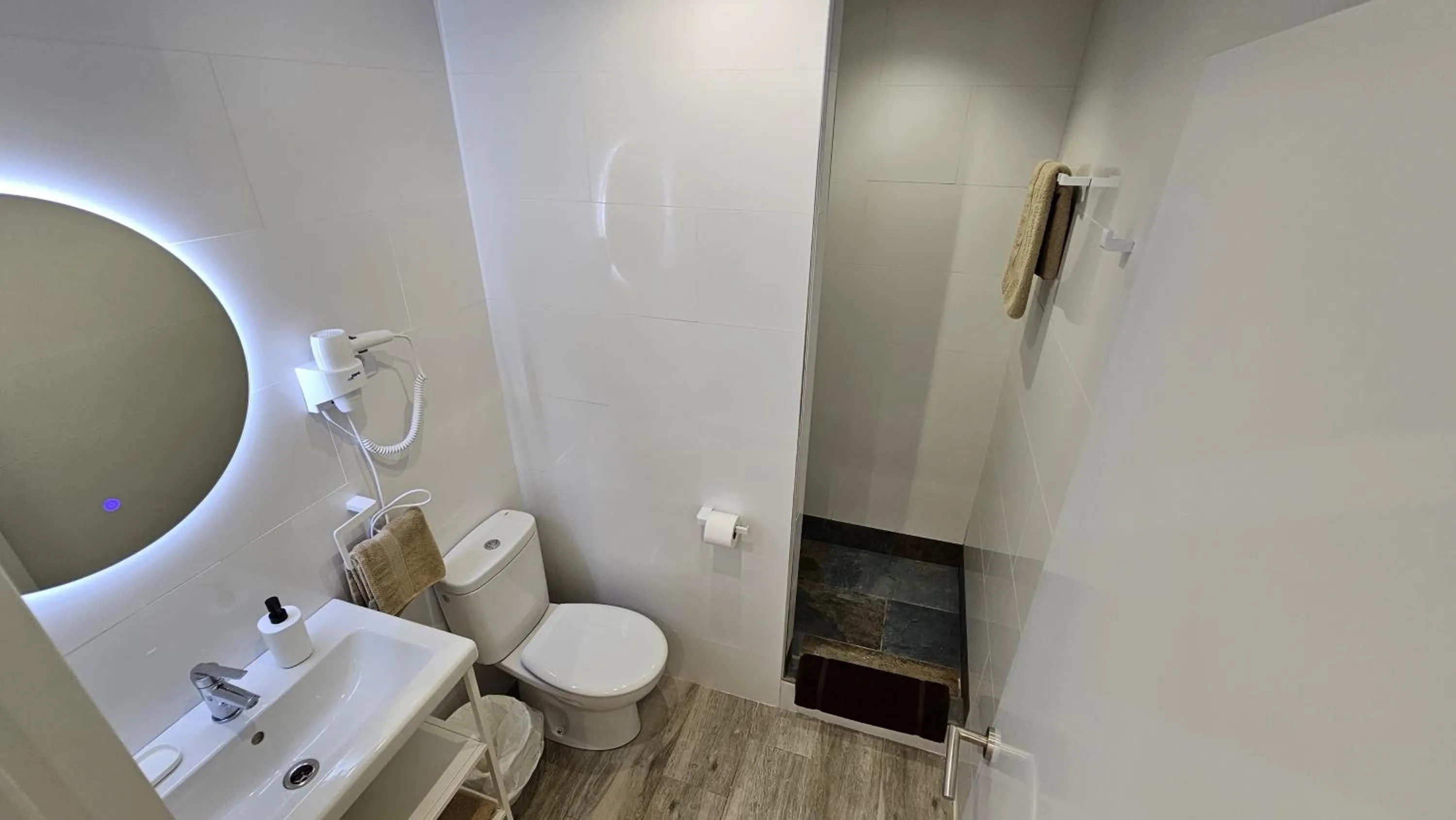Shower in Apartamentos Ibiza