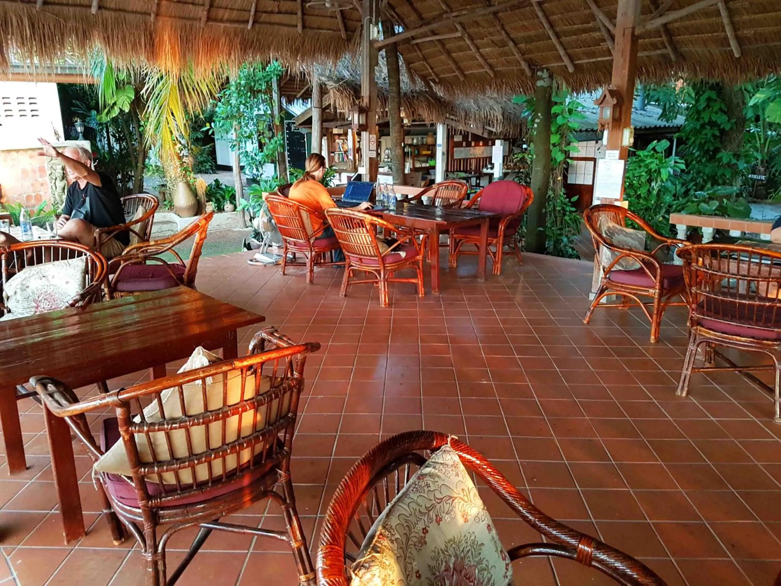 Restaurant/places to eat in Mut Mee Garden Guest House