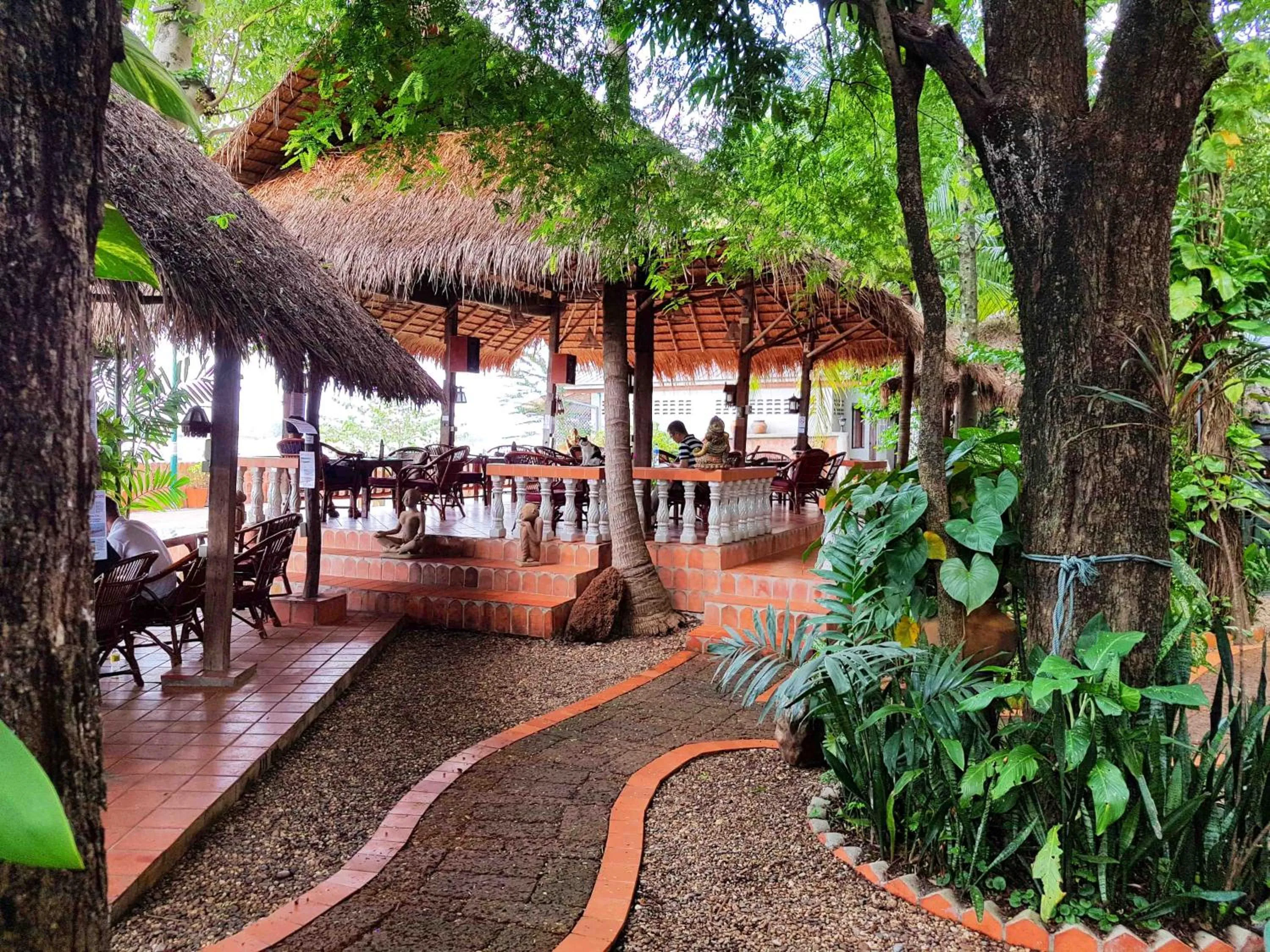 Restaurant/places to eat in Mut Mee Garden Guest House