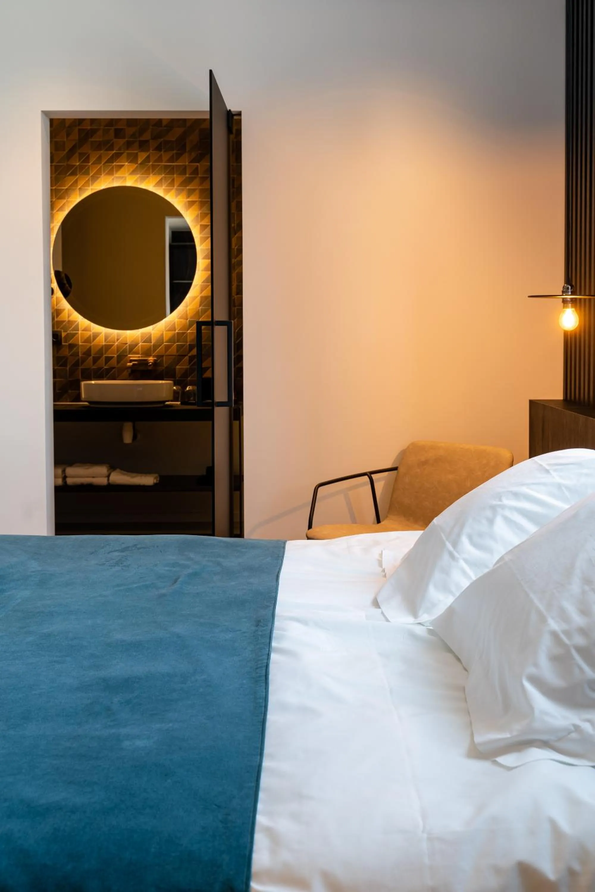 Bed in Designhotel Beila