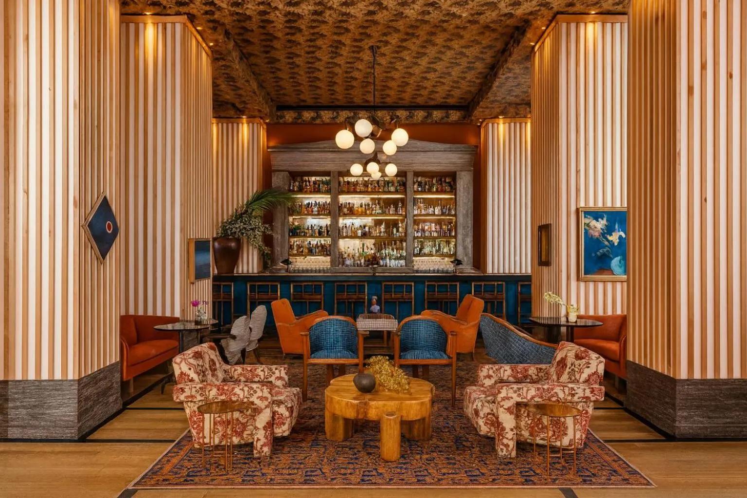 Lounge or bar in Austin Proper Hotel, a Member of Design Hotels