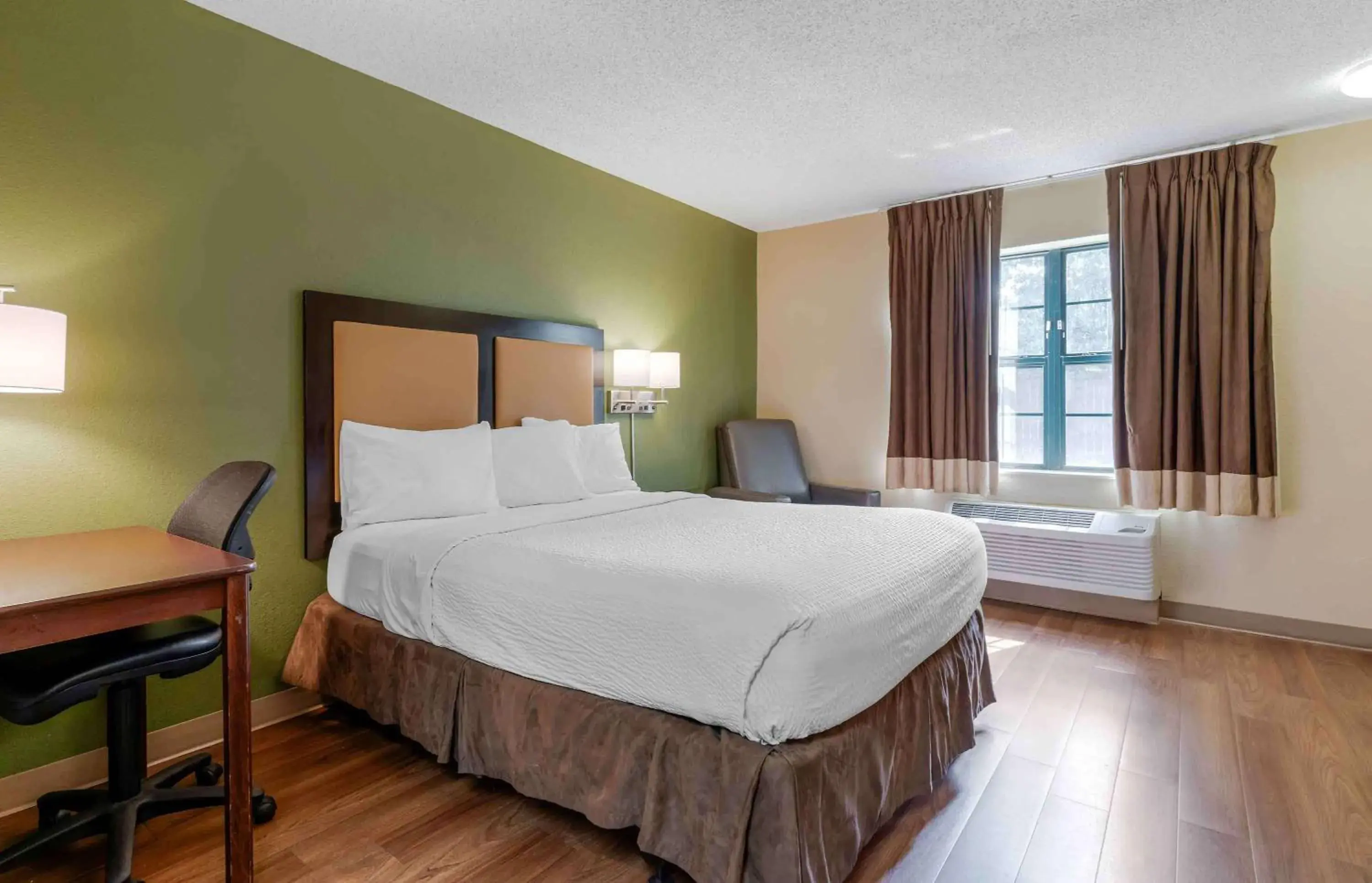 Bedroom, Bed in Extended Stay America Suites - Pleasant Hill - Buskirk Ave Bedroom, Bed in Extended Stay America Suites - Pleasant Hill - Buskirk Ave