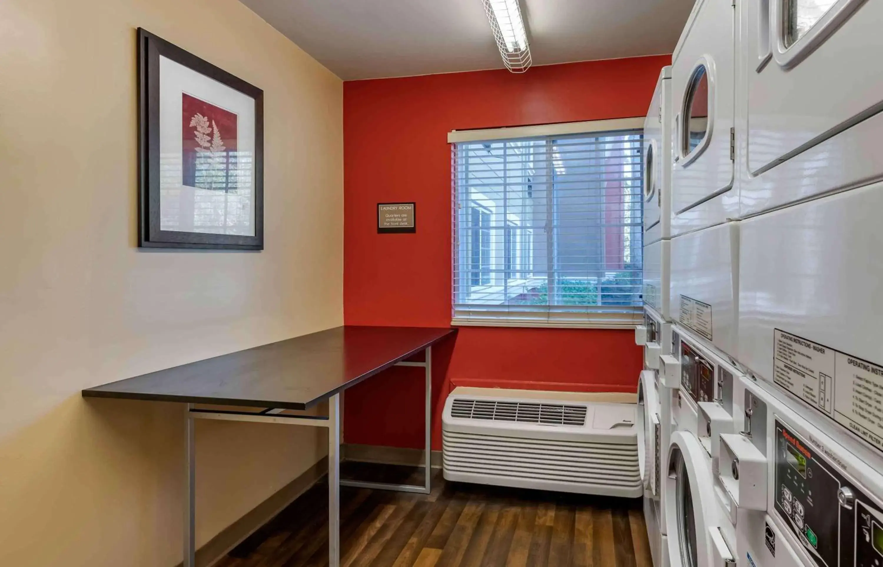 Property building in Extended Stay America Select Suites - Orlando - Lake Mary - 1040 Greenwood Blvd Property building in Extended Stay America Select Suites - Orlando - Lake Mary - 1040 Greenwood Blvd