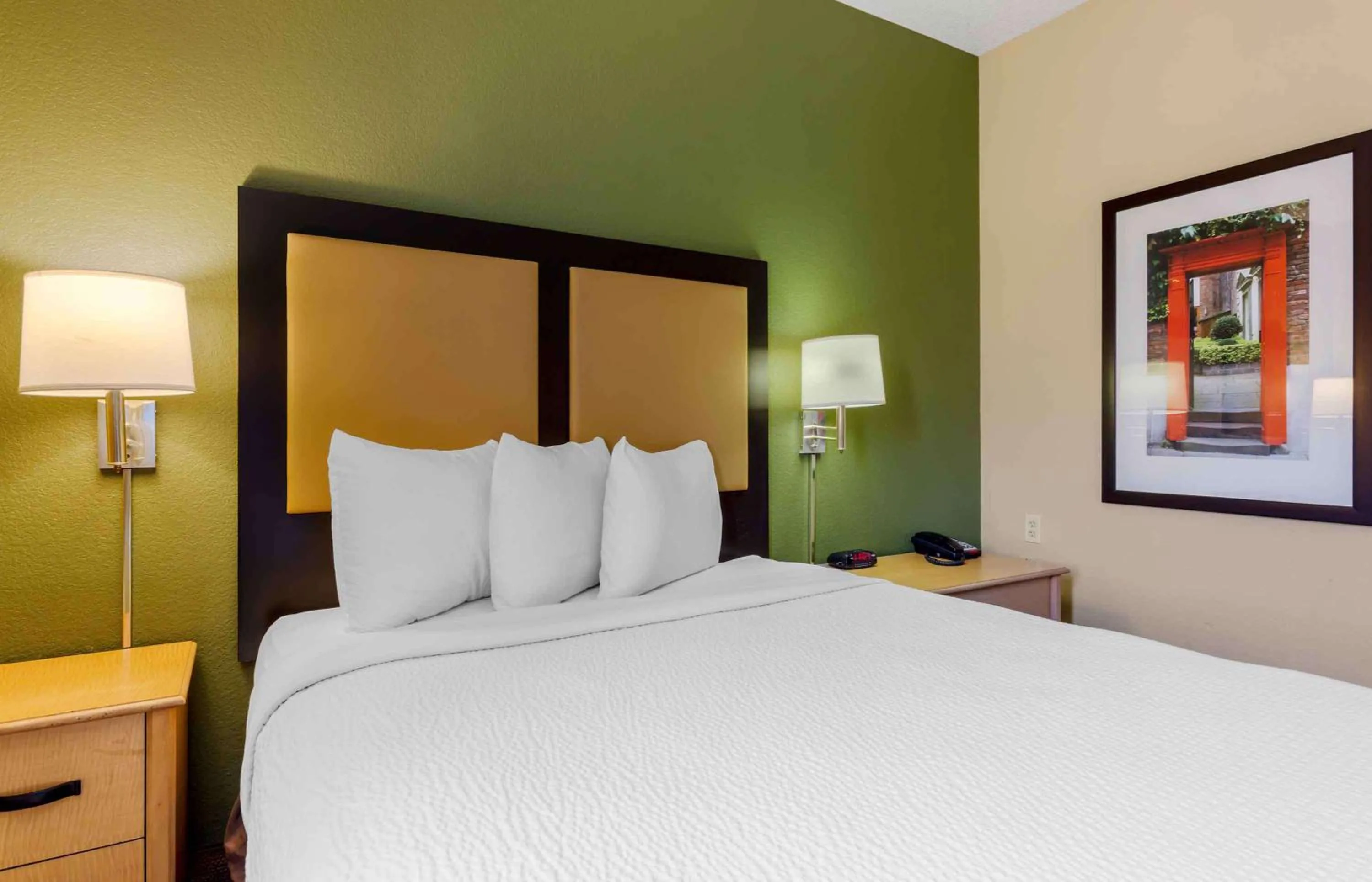 Bedroom, Bed in Extended Stay America Select Suites - Orlando - Lake Mary - 1040 Greenwood Blvd